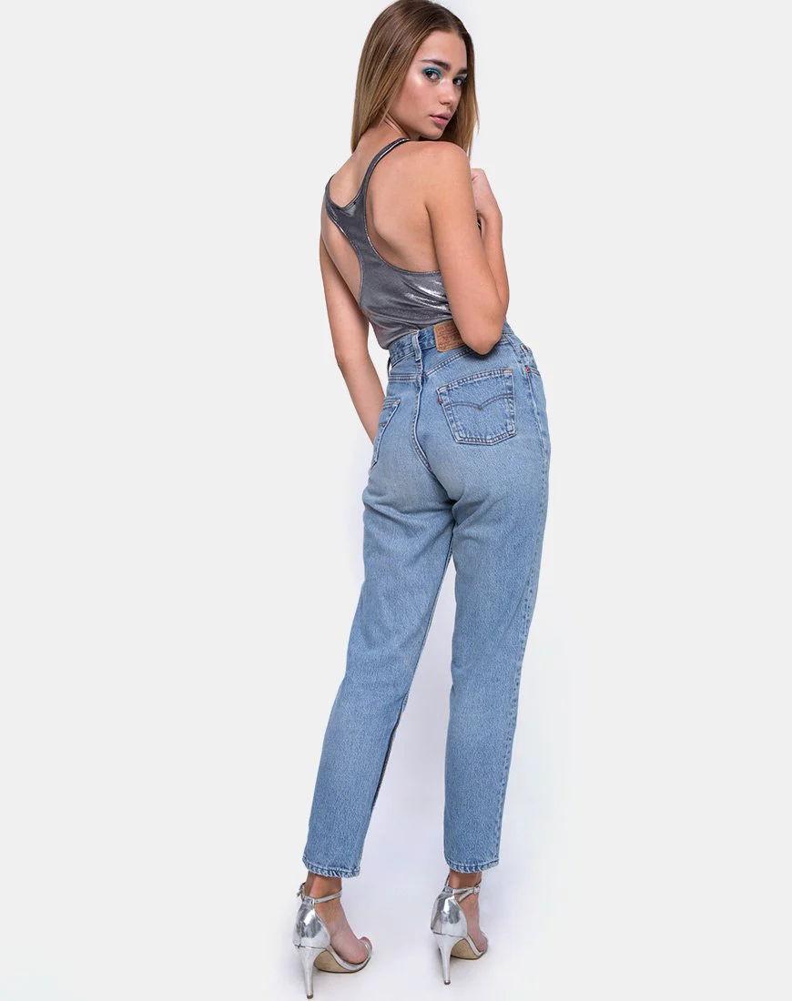 Jojo Mieder in Silber Metallic Drapierstrick - Image 4