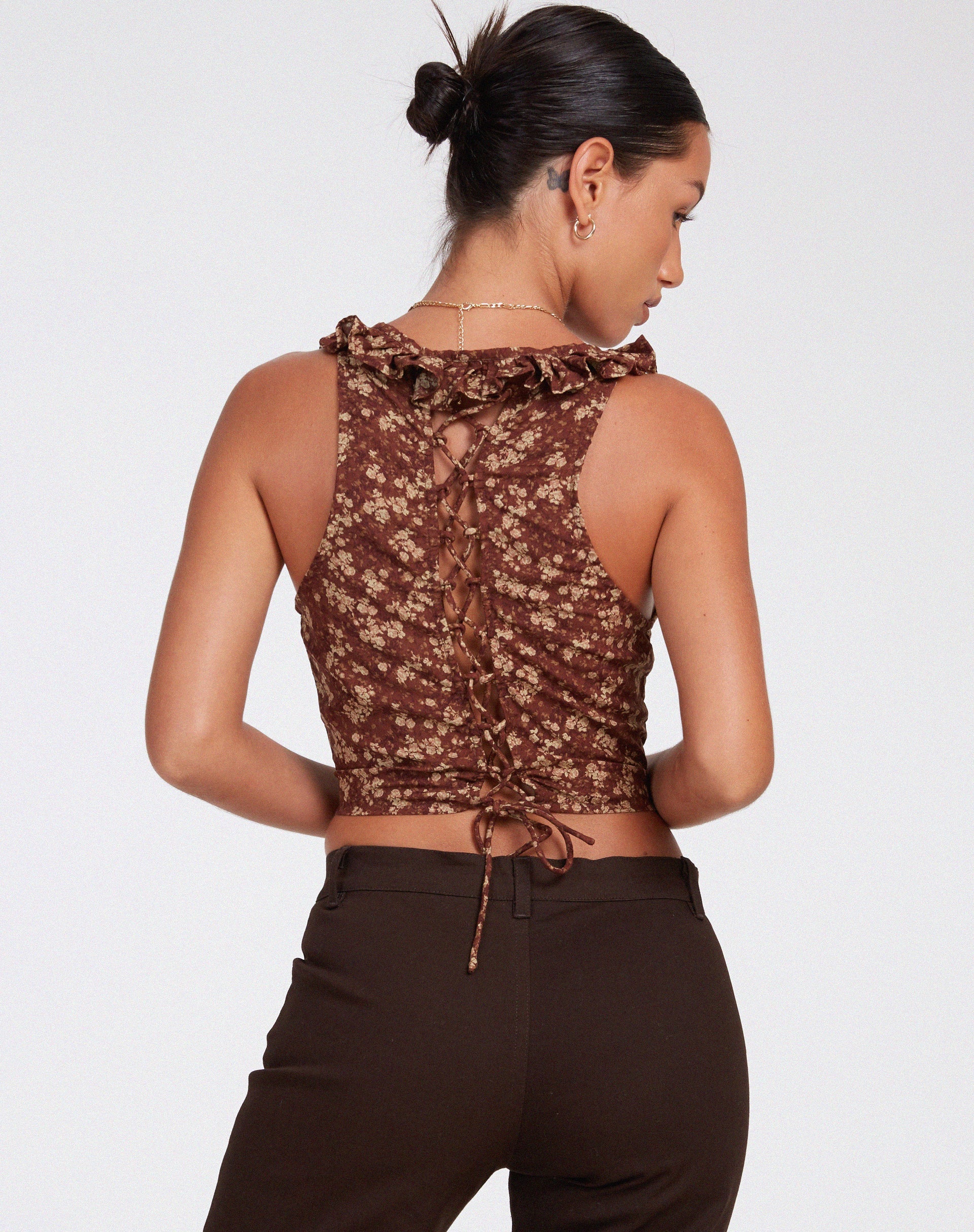 Julka Cami Top in erdig-blumigem Braun - Image 5
