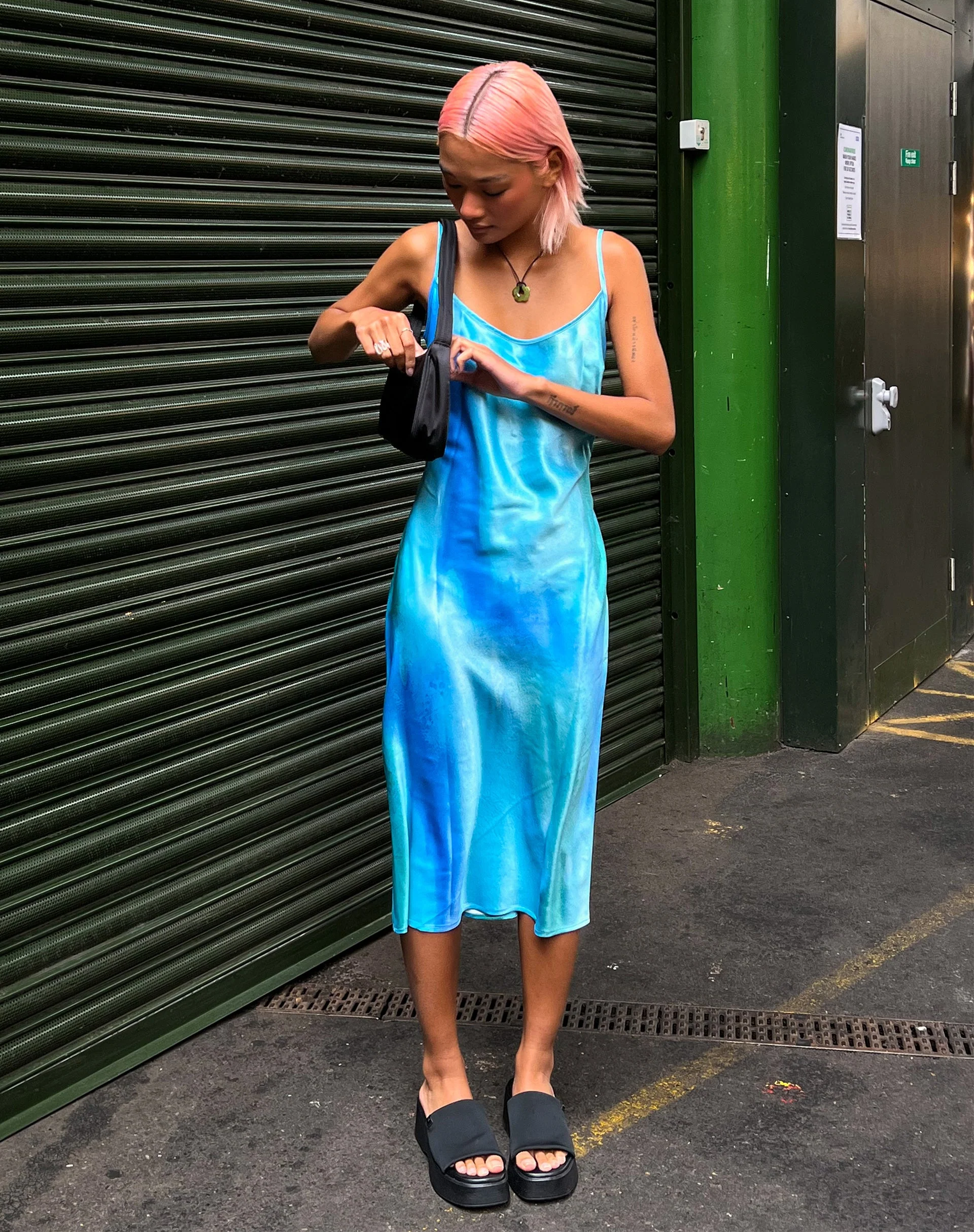 Juvina Midikleid aus Satin Watercolour Tosca
