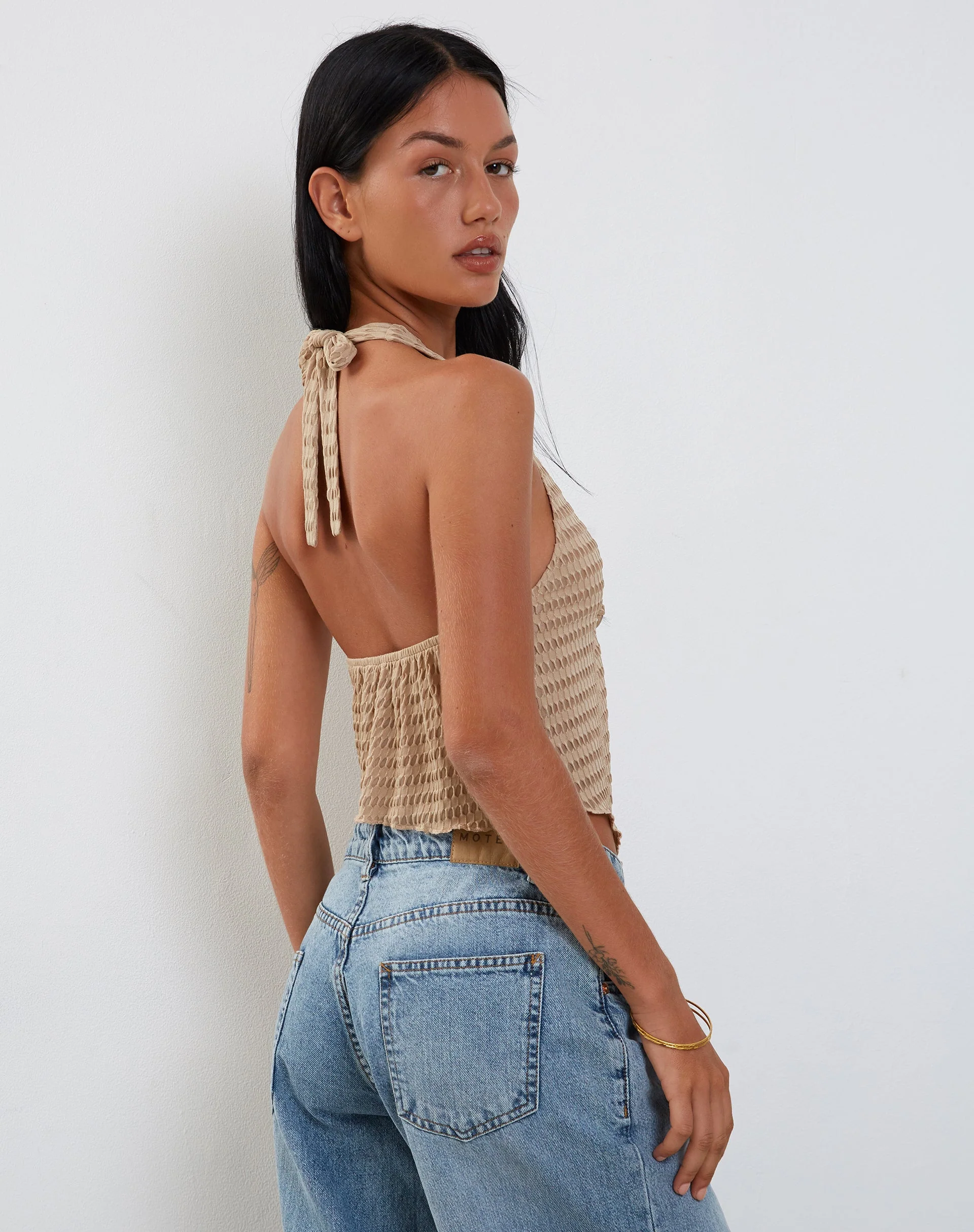 Kacie Waffelstrick-Halfterneck-Schmetterlingsoberteil in Hafer - Image 7