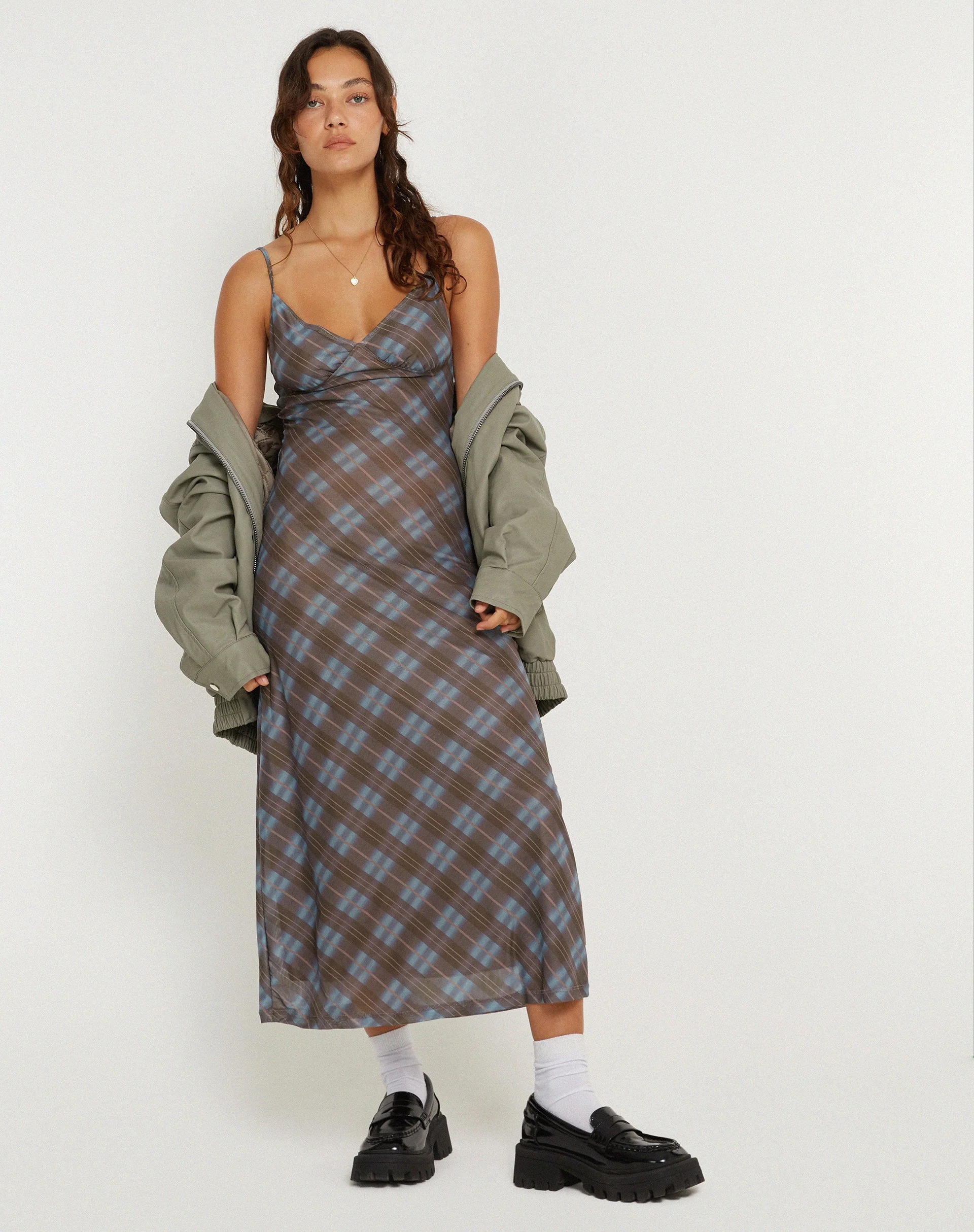 Kalana Midikleid in Grün Unscharfes Karo Dunkeloliv - Image 2