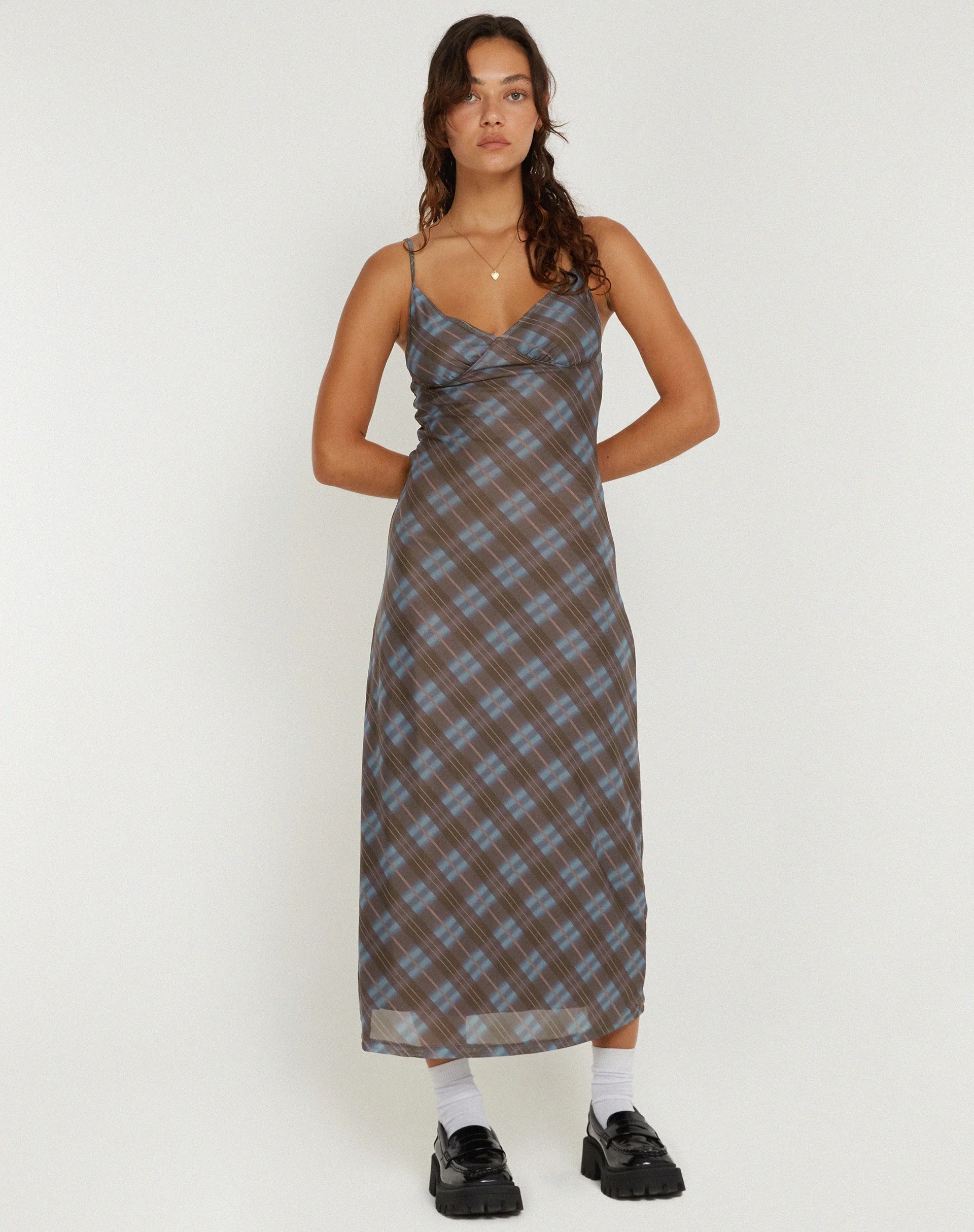 Kalana Midikleid in Grün Unscharfes Karo Dunkeloliv - Image 3