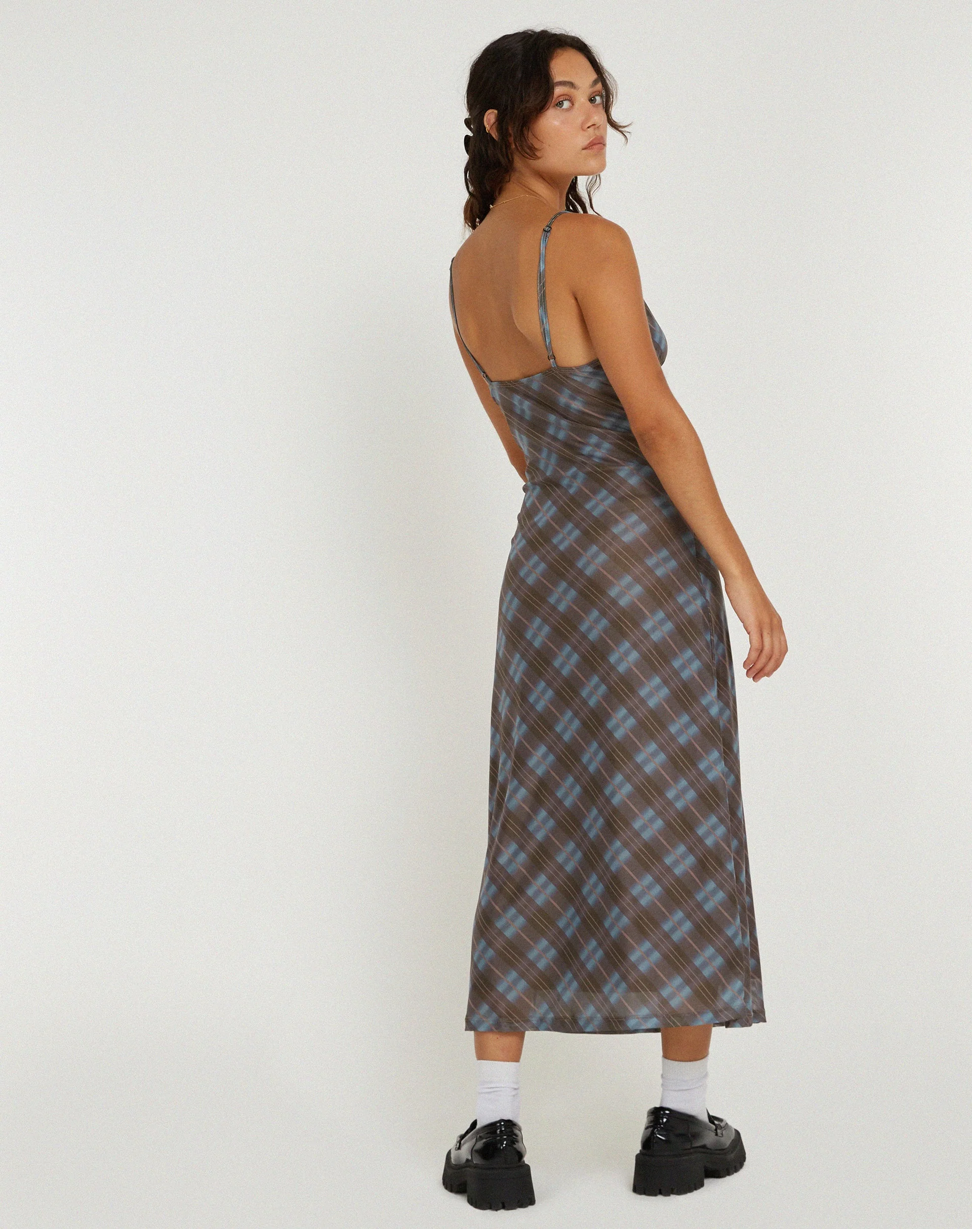 Kalana Midikleid in Grün Unscharfes Karo Dunkeloliv - Image 4
