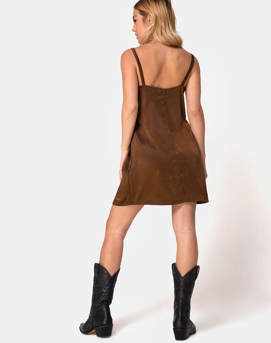 Kamalia Schlupfkleid aus braunem Satin - Image 4