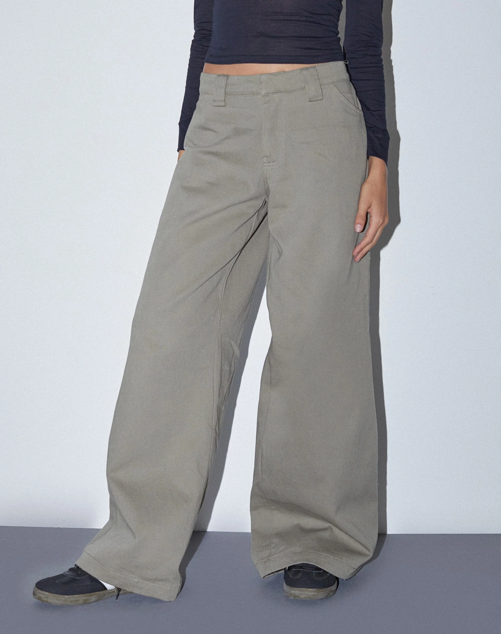 Kaomy Hose mit weitem Bein in Schiefergrün - Image 4