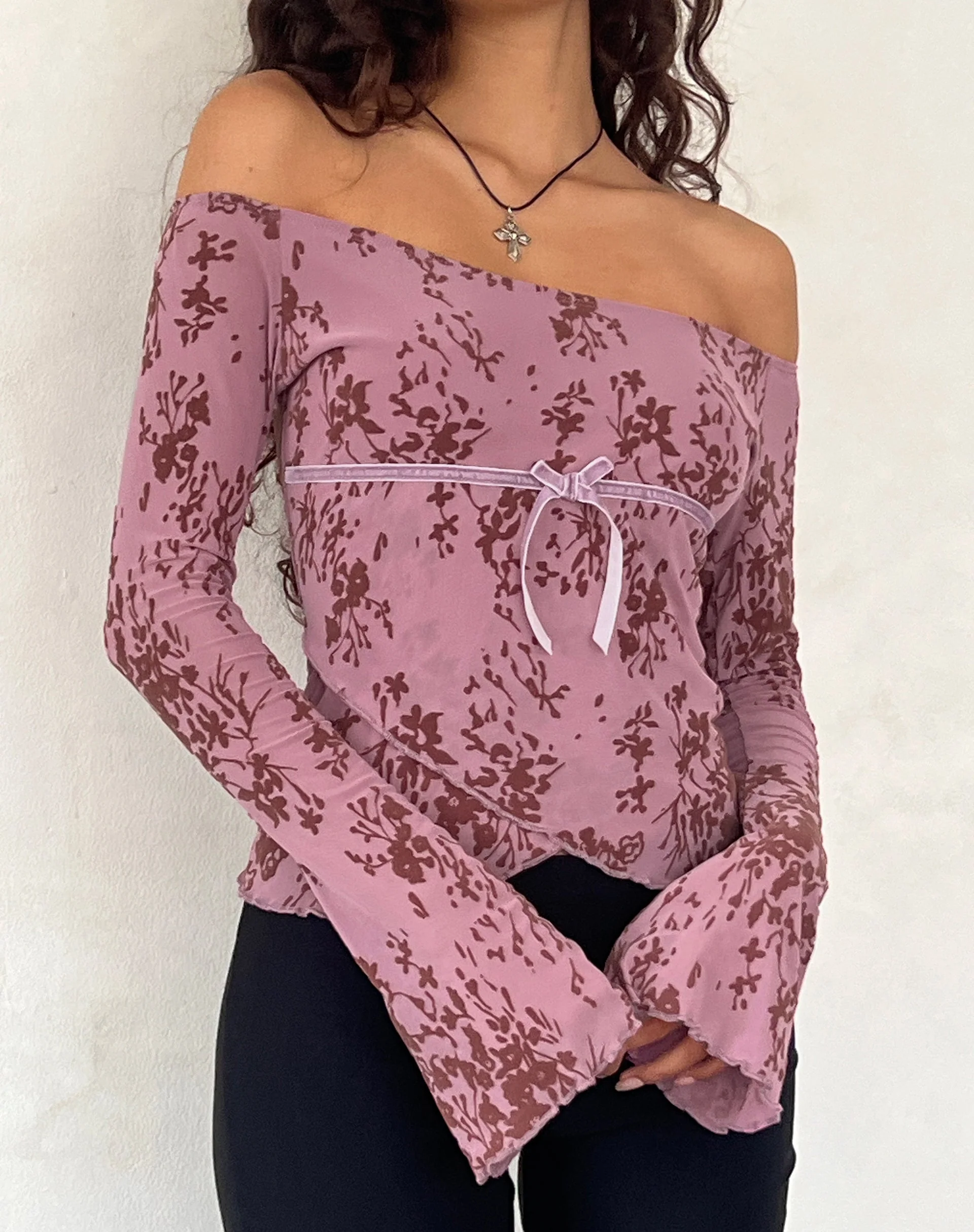 Kareena Langärmeliges Bardot-Top in abstraktem Botanic Mauve