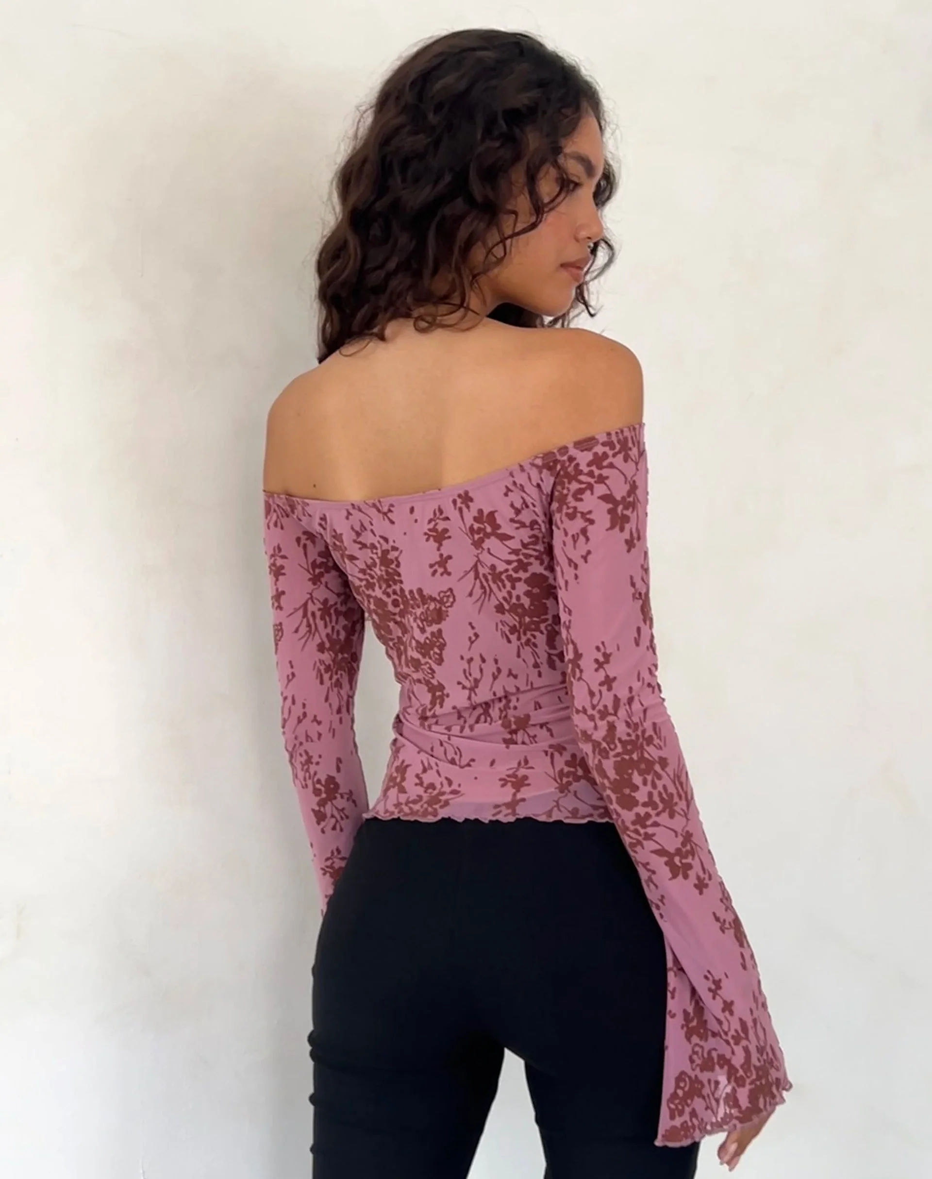 Kareena Langärmeliges Bardot-Top in abstraktem Botanic Mauve - Image 5