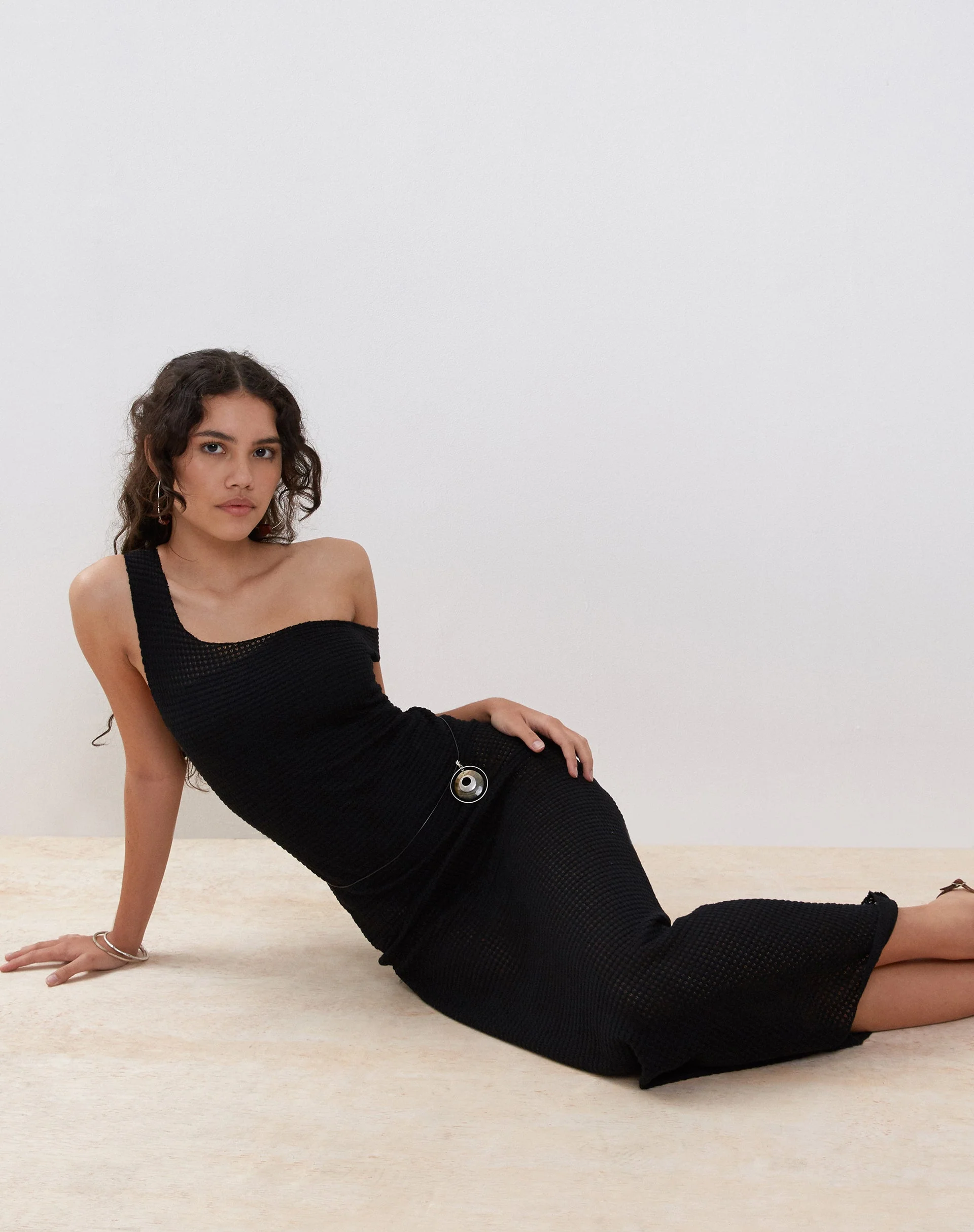 Katja Maxikleid aus schwarzer strukturierter Häkelei - Image 4