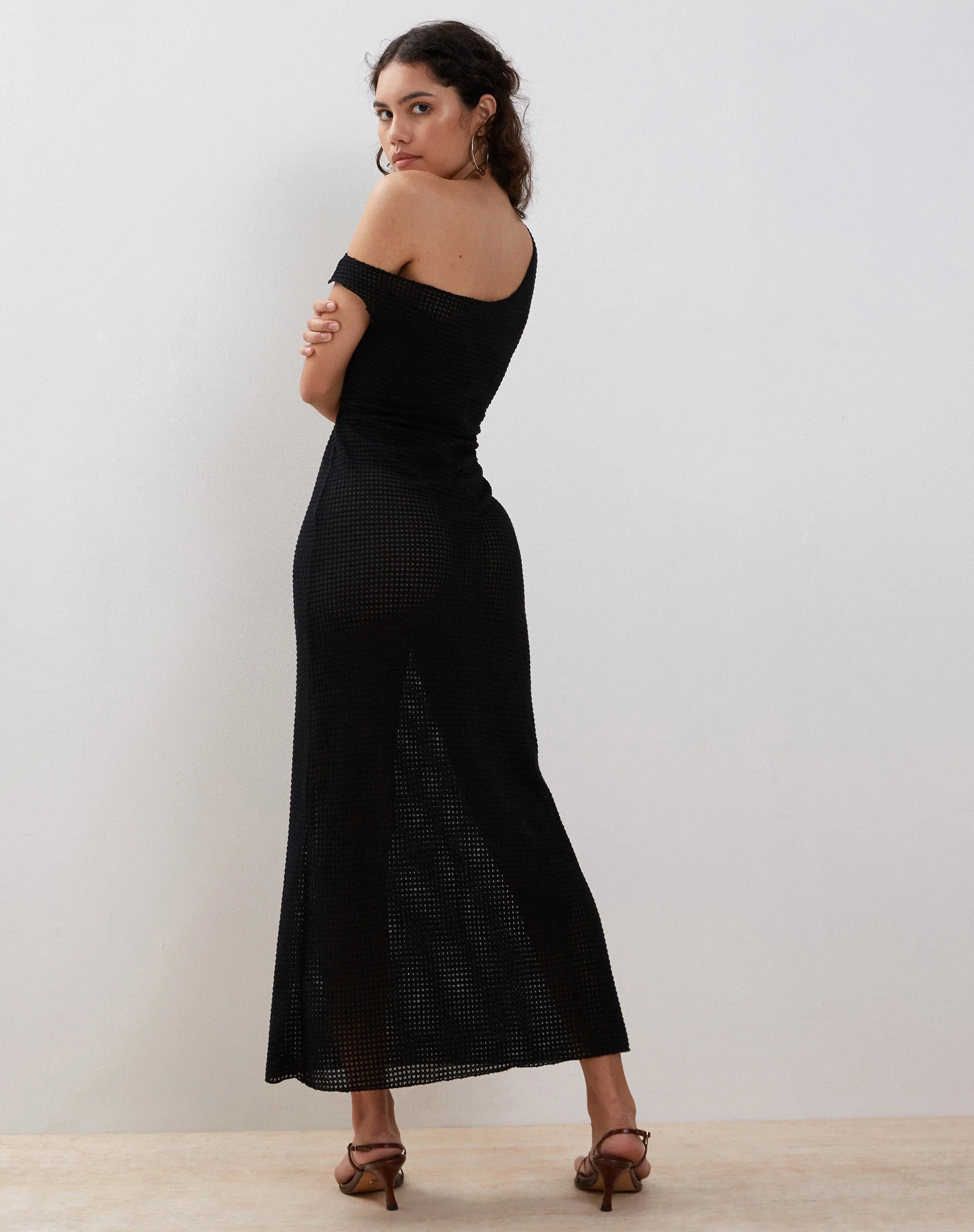 Katja Maxikleid aus schwarzer strukturierter Häkelei - Image 5
