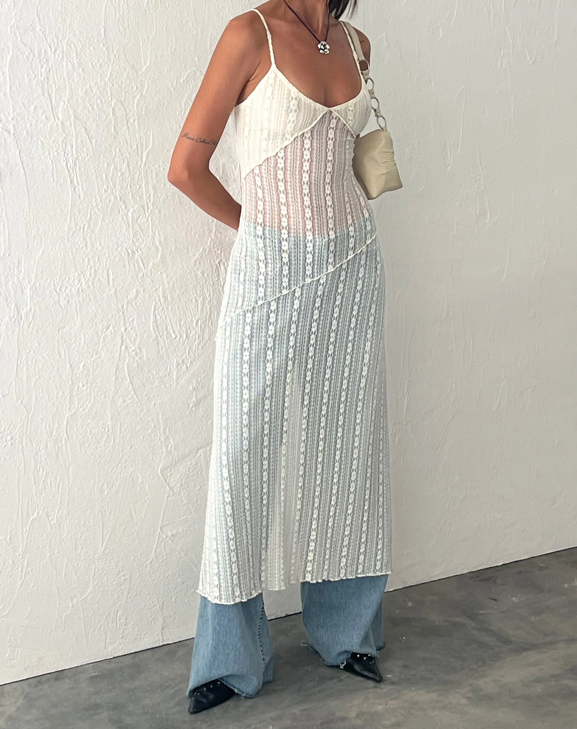 Kehlani Transparentes Midikleid aus cremefarbener Spitze - Image 4
