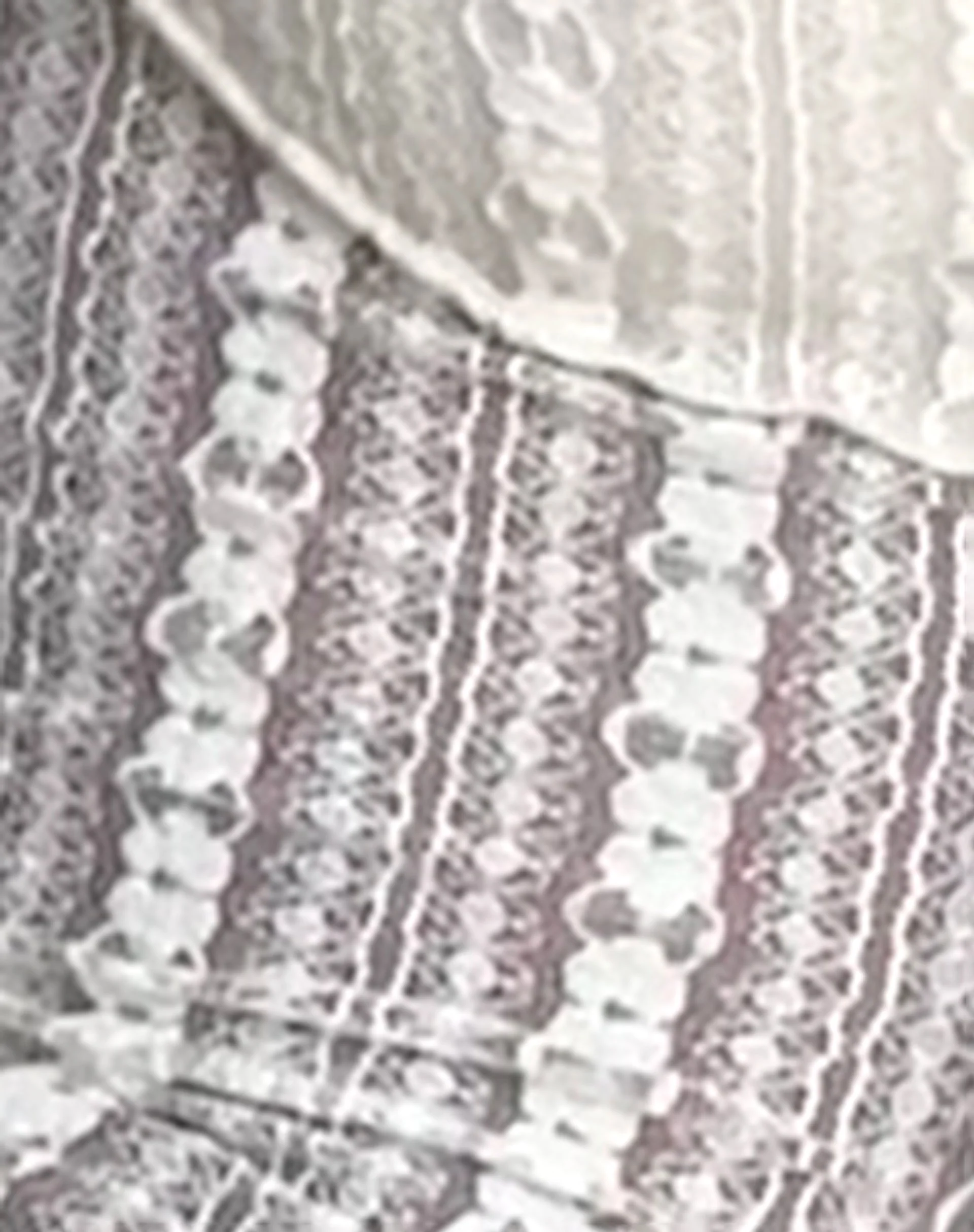 Kehlani Transparentes Midikleid aus cremefarbener Spitze - Image 7