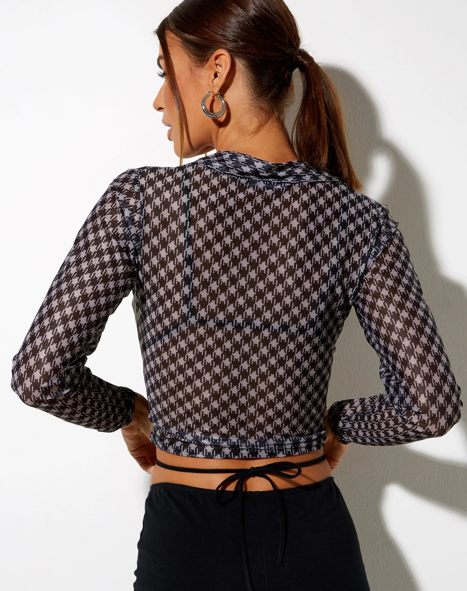 Kelly Shirt in Mesh Diagonal Dogtooth Schwarz und Tan - Image 5