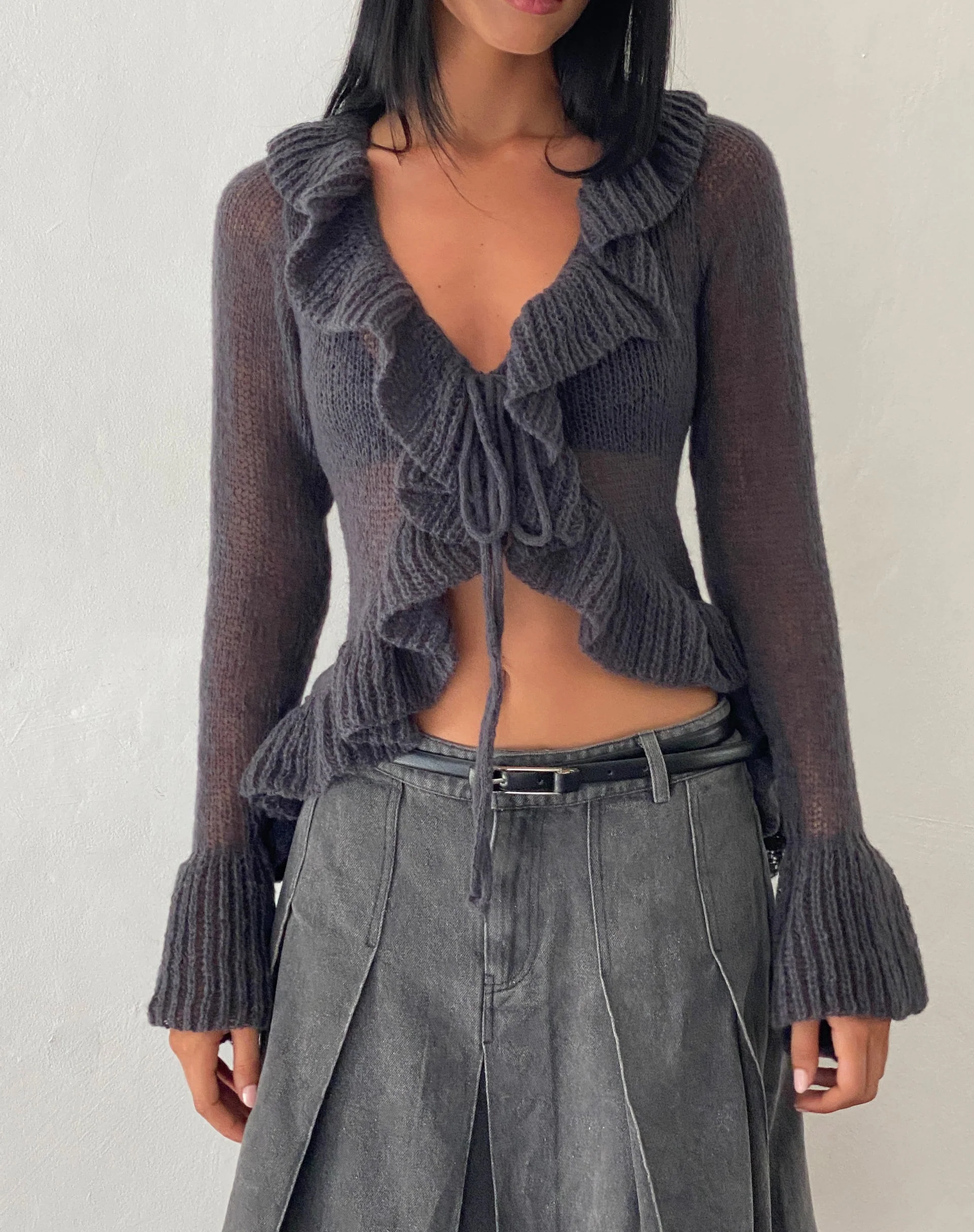 Kendra Ruffle Cardigan aus dunklem Holzkohlenstrick - Image 3