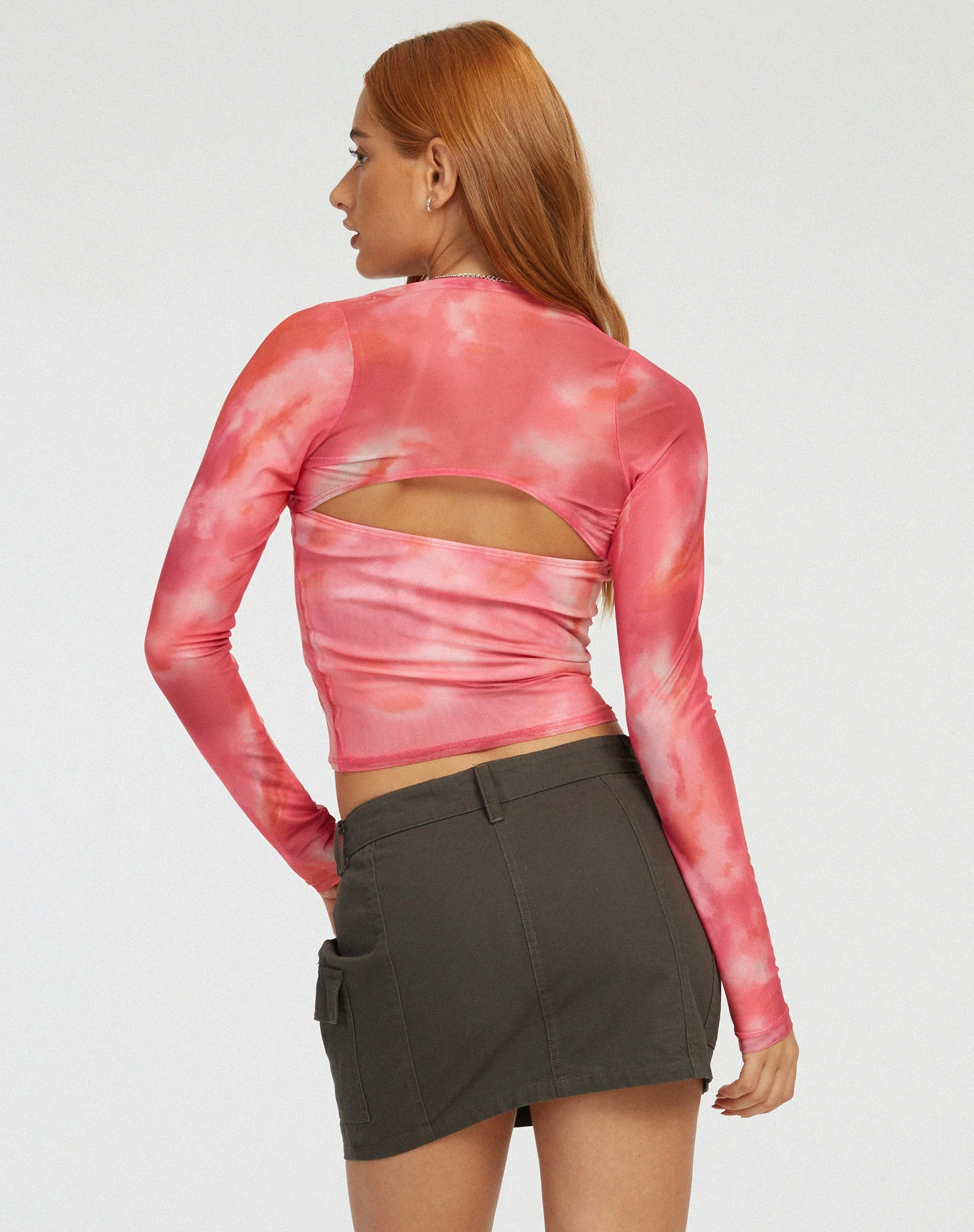Kouna Bandeau Crop Top und Shrug Set in abstraktem verschwommenem Rosa - Image 3