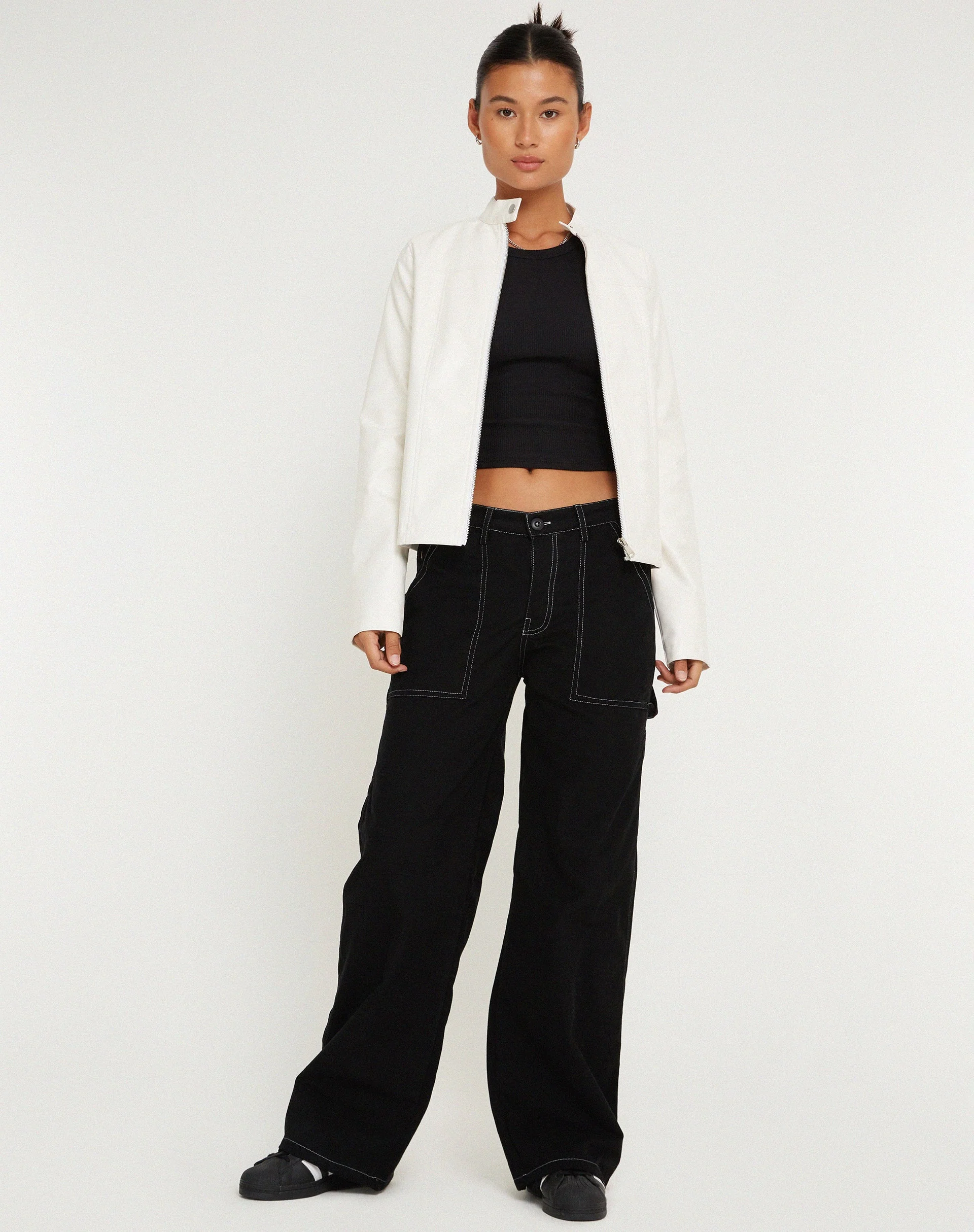 Kusnaedi Hose mit weitem Bein in Schwarz und weißer Steppnaht - Image 5