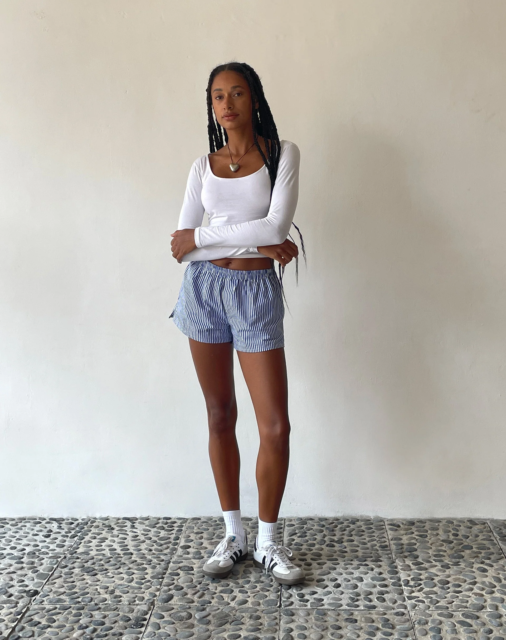 MOTEL X JACQUIE Laboxe kurze Shorts aus blauer Popeline mit Nadelstreifen - Image 3