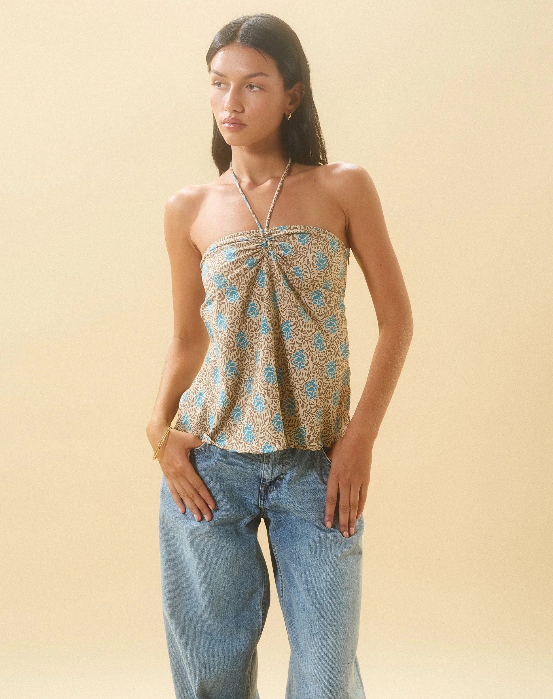 Laeri Neckholder-Top in Bohemian Batik Blau Braun - Image 5