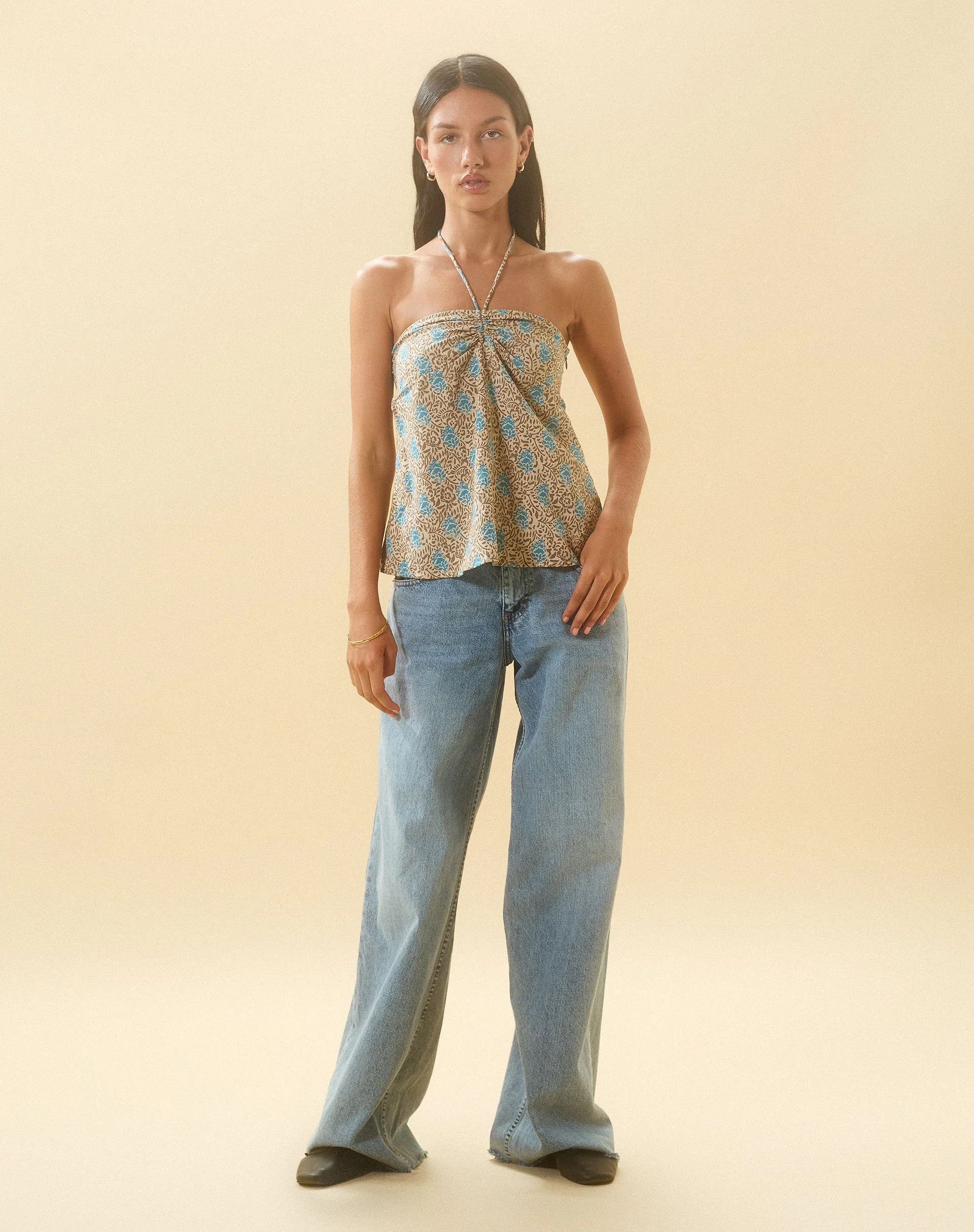 Laeri Neckholder-Top in Bohemian Batik Blau Braun - Image 6
