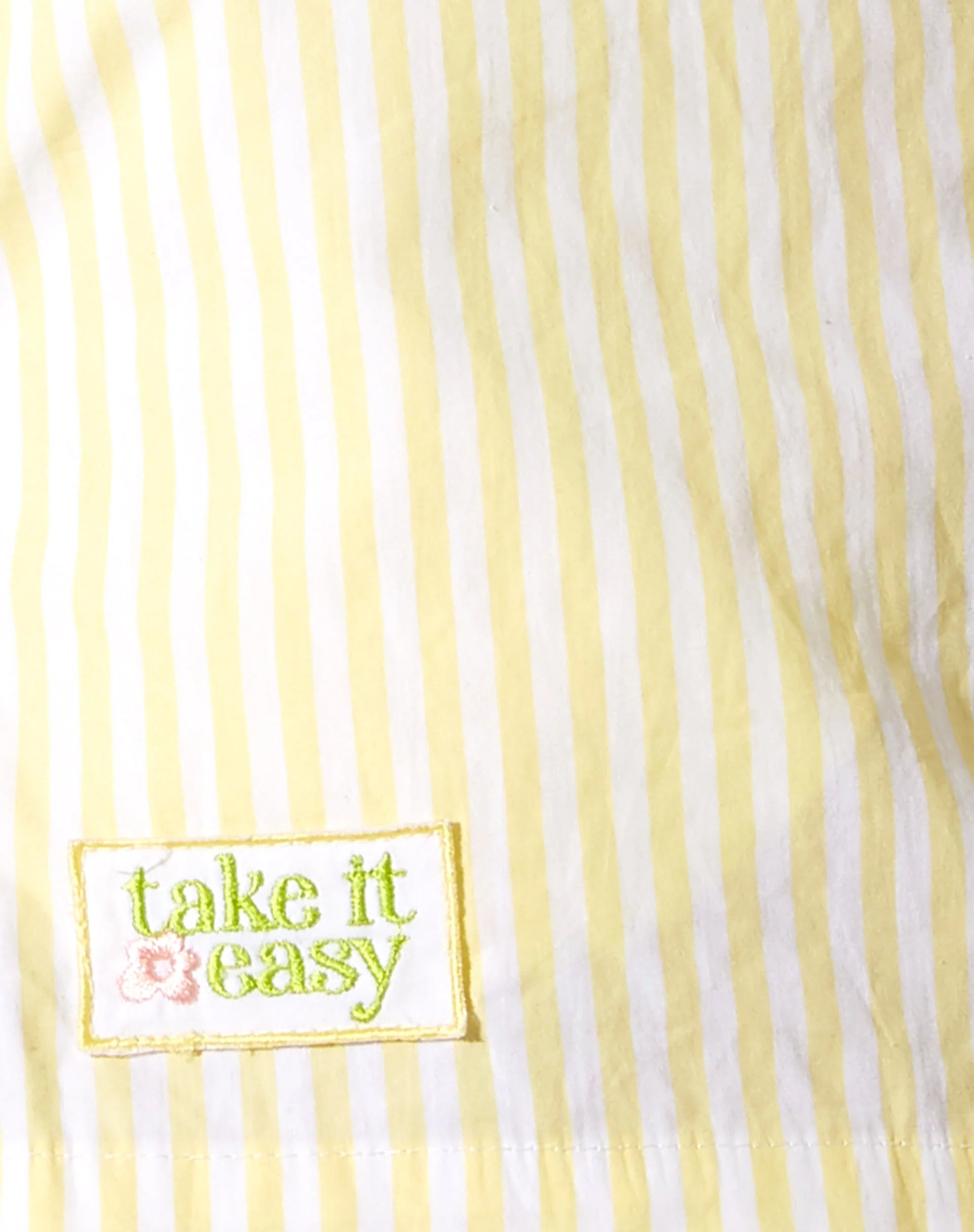 Lala Shorts in transparentem Gelb Take It Easy - Image 5