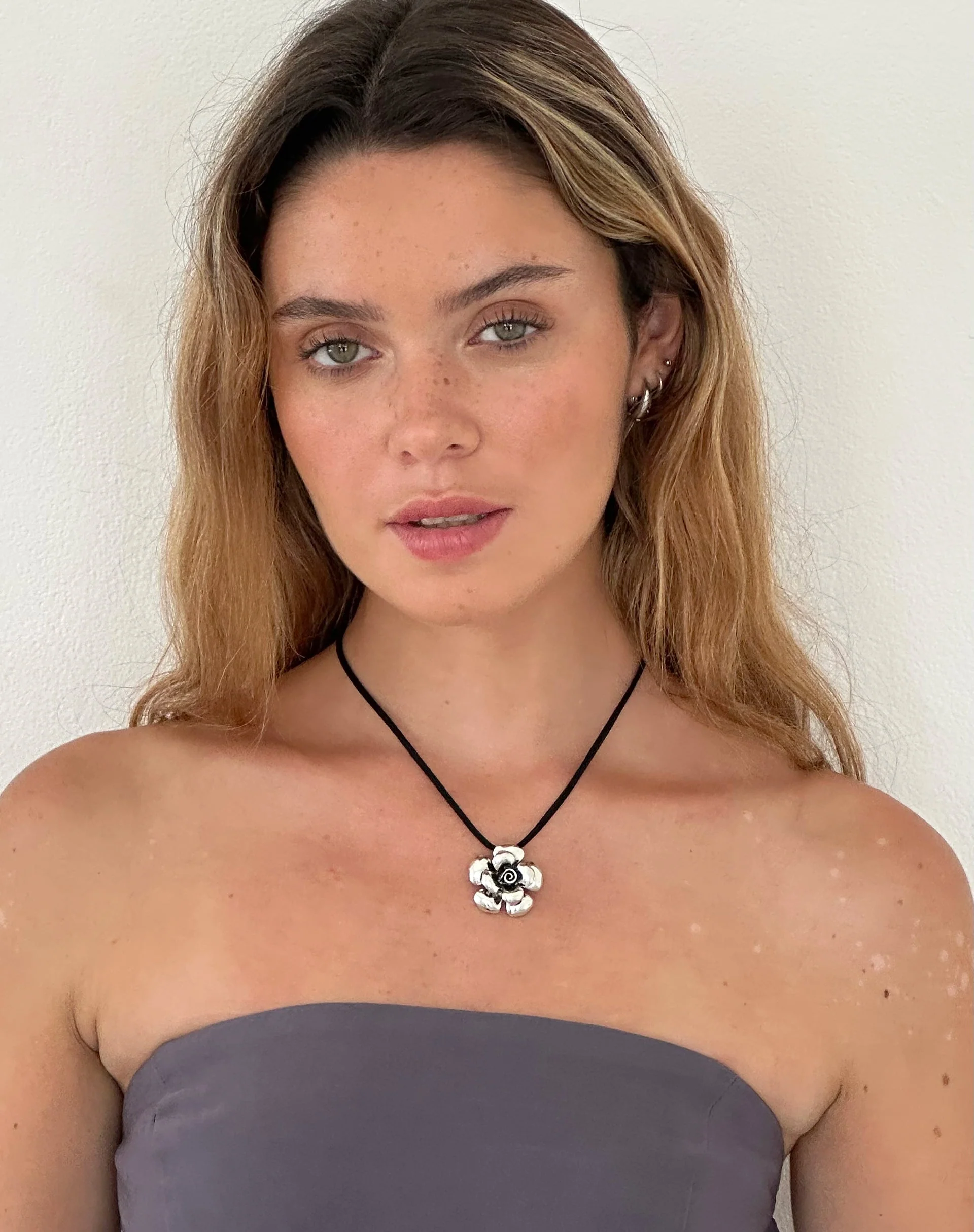 Lana Cord Rose Halskette von Gemini Jewels