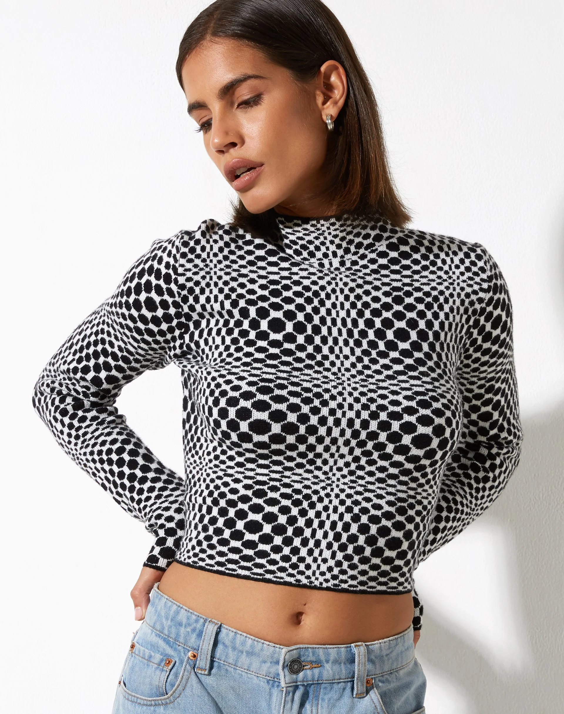Laria Langarm-Top in monochromer Square-Optik Schwarz und Weiß - Image 4