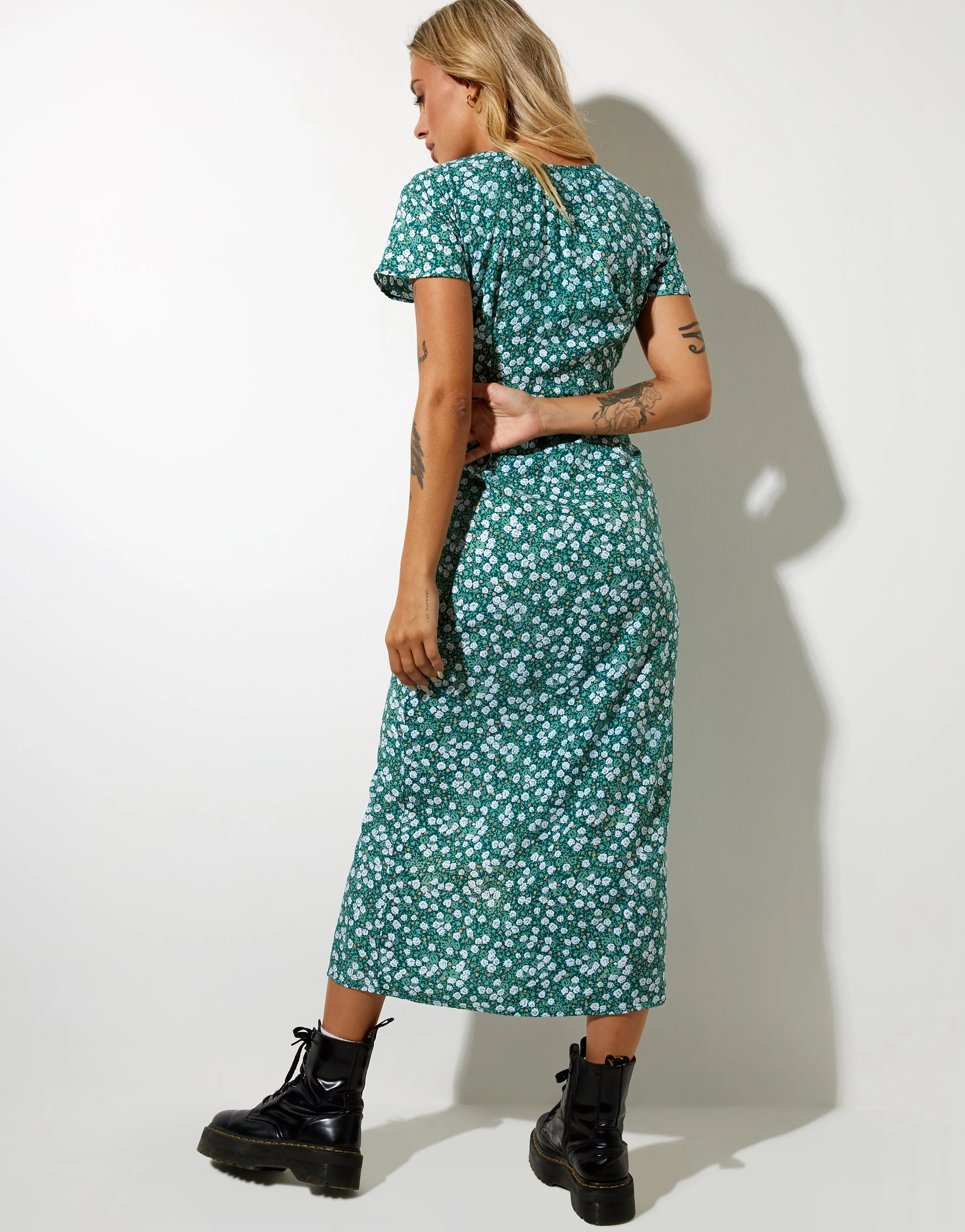 Larin Midikleid aus geblümtem Feldgrün - Image 5