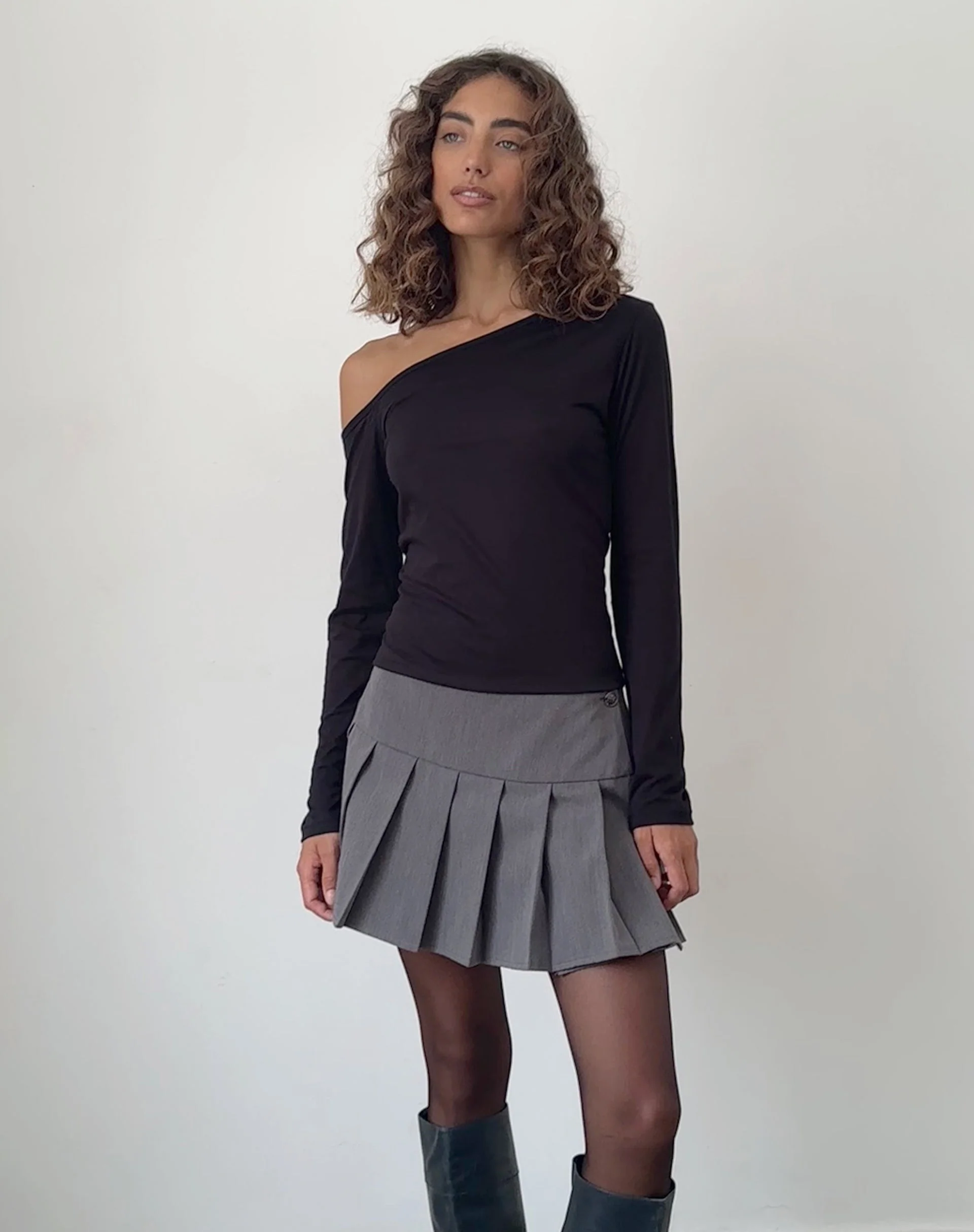 Ledez Asymmetrisches Slouchy Top aus schwarzem Tissue-Jersey - Image 2