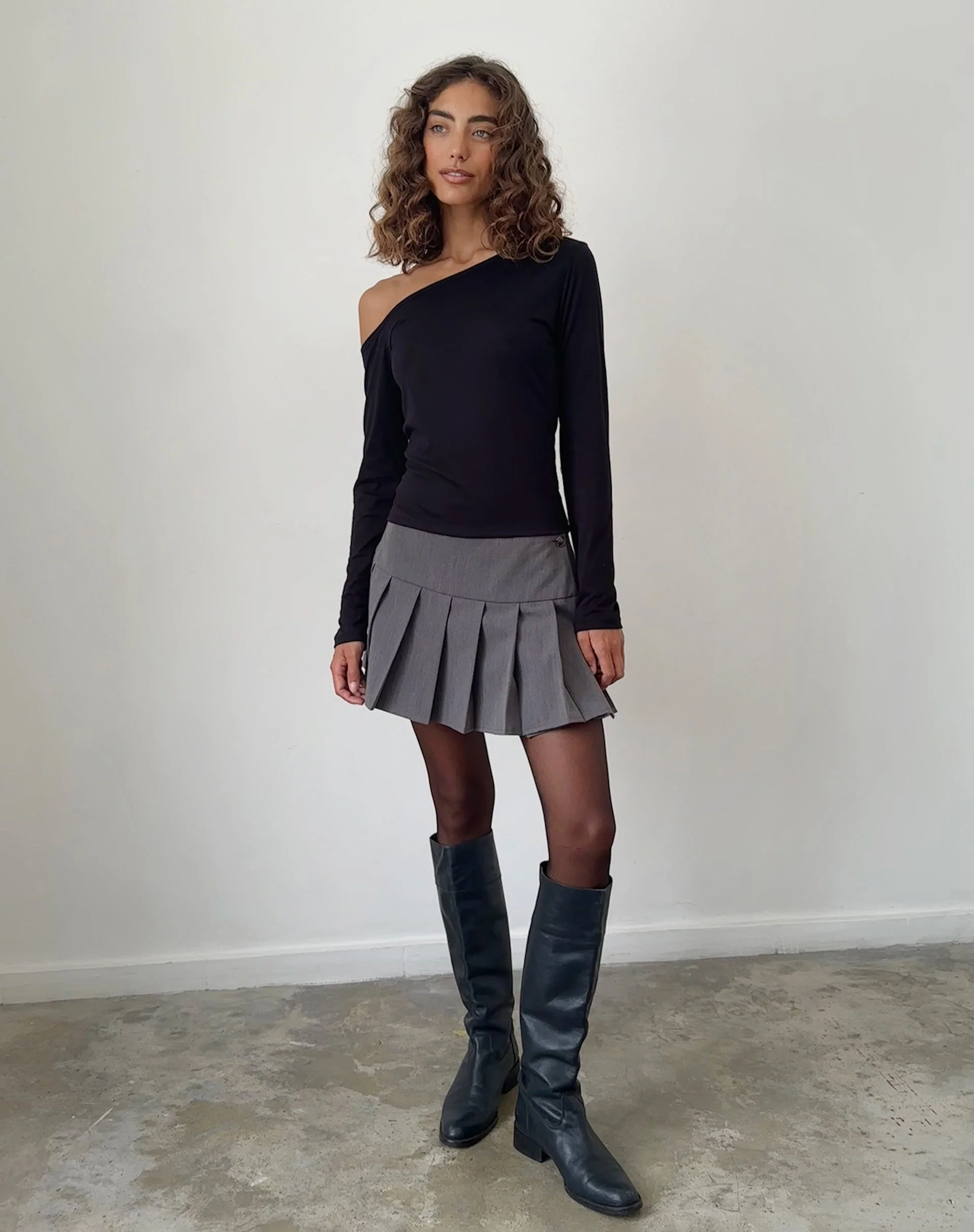 Ledez Asymmetrisches Slouchy Top aus schwarzem Tissue-Jersey - Image 3