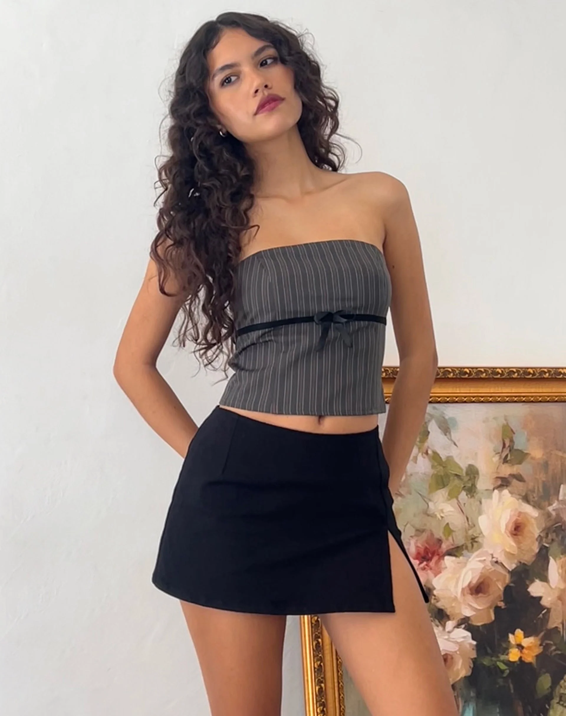 Leggy Tube Top in Grau Nadelstreifen - Image 3