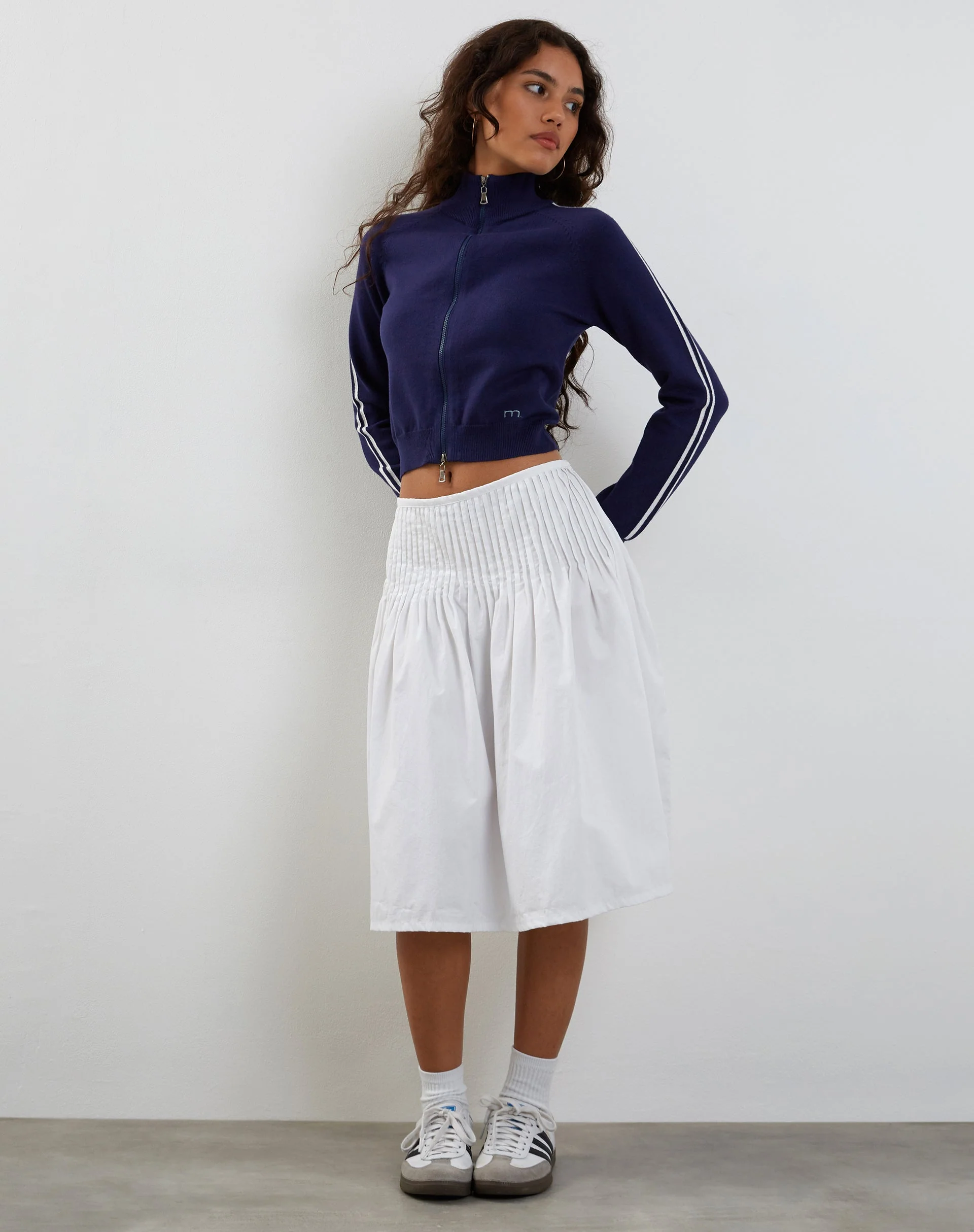 Lennon Strickjacke in Marineblau mit weißen Streifen - Image 4