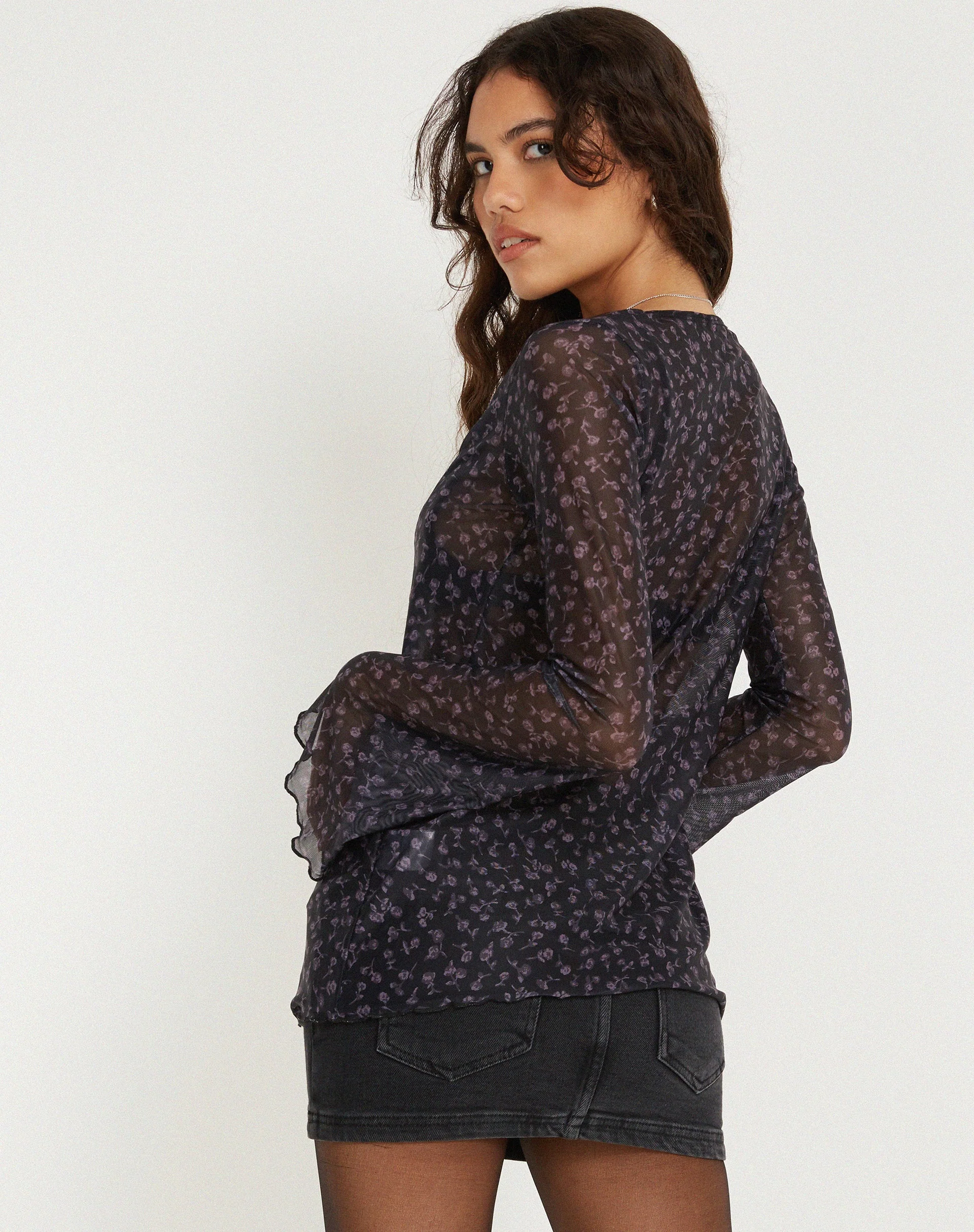 Leony Cardi in Dunklem Ditsy Rose Schwarz - Image 3