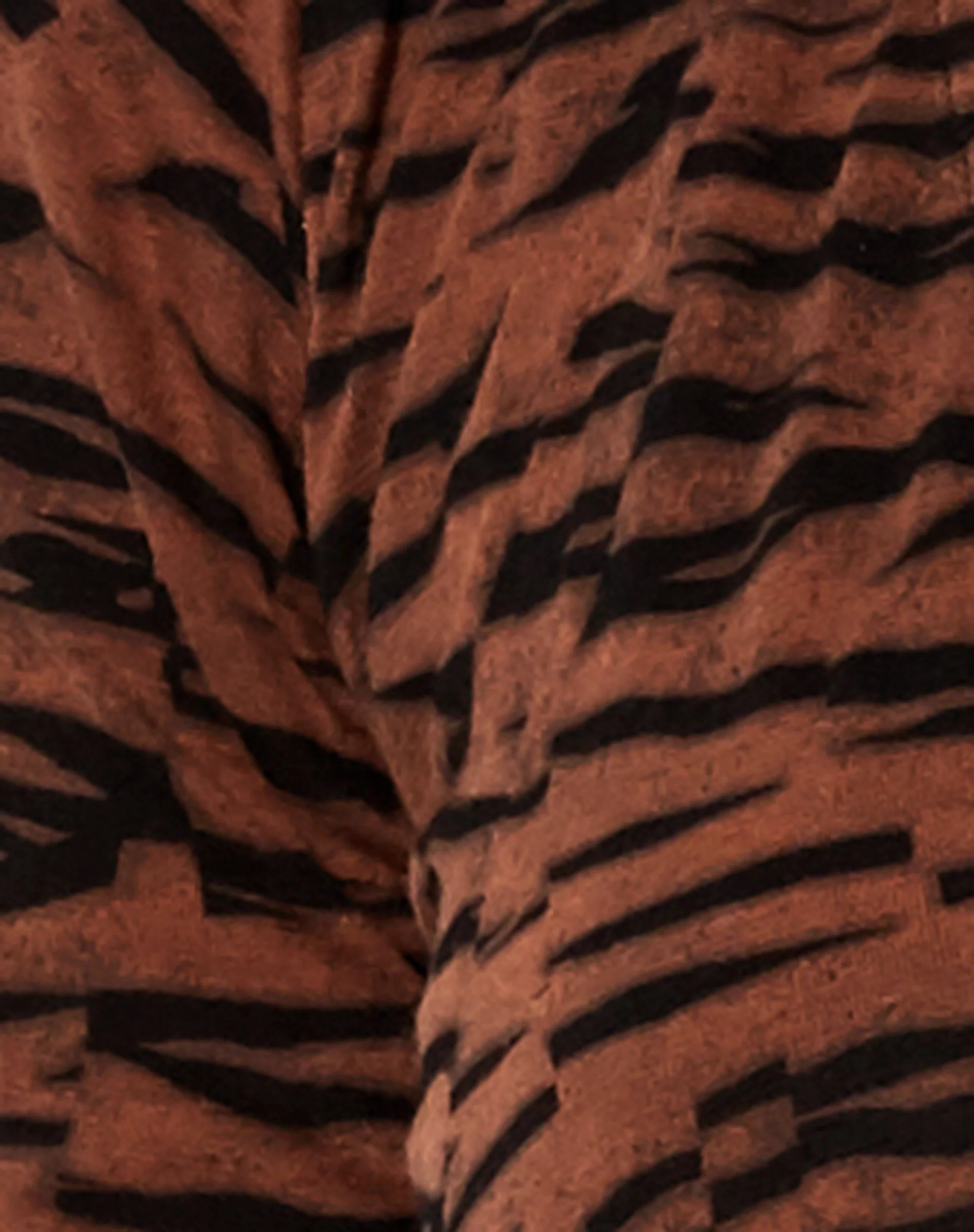Lieneva Crop Top in Abstrakt Tiger Braun - Image 7