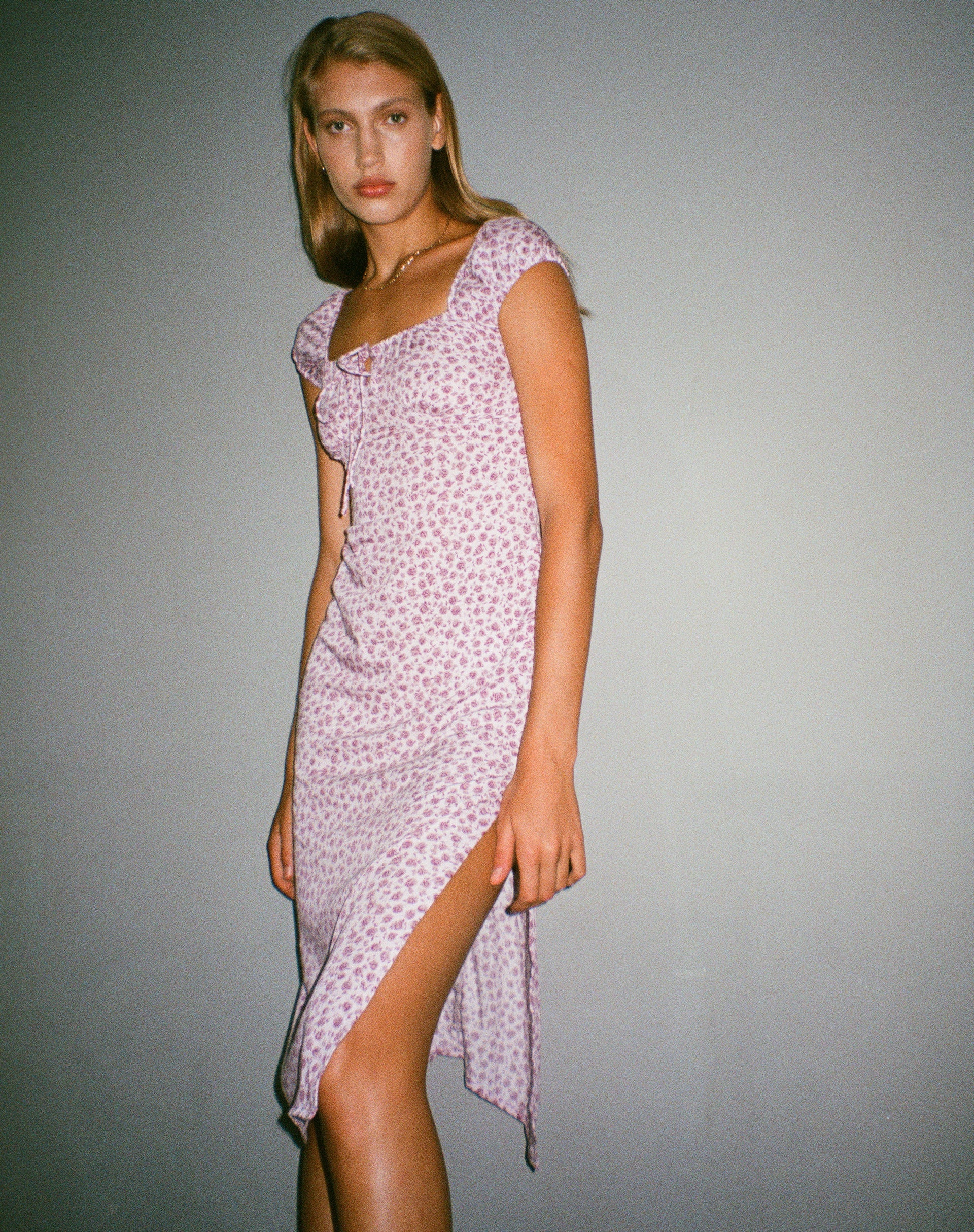 Lona Midikleid in Ditsy Rose Flieder - Image 2