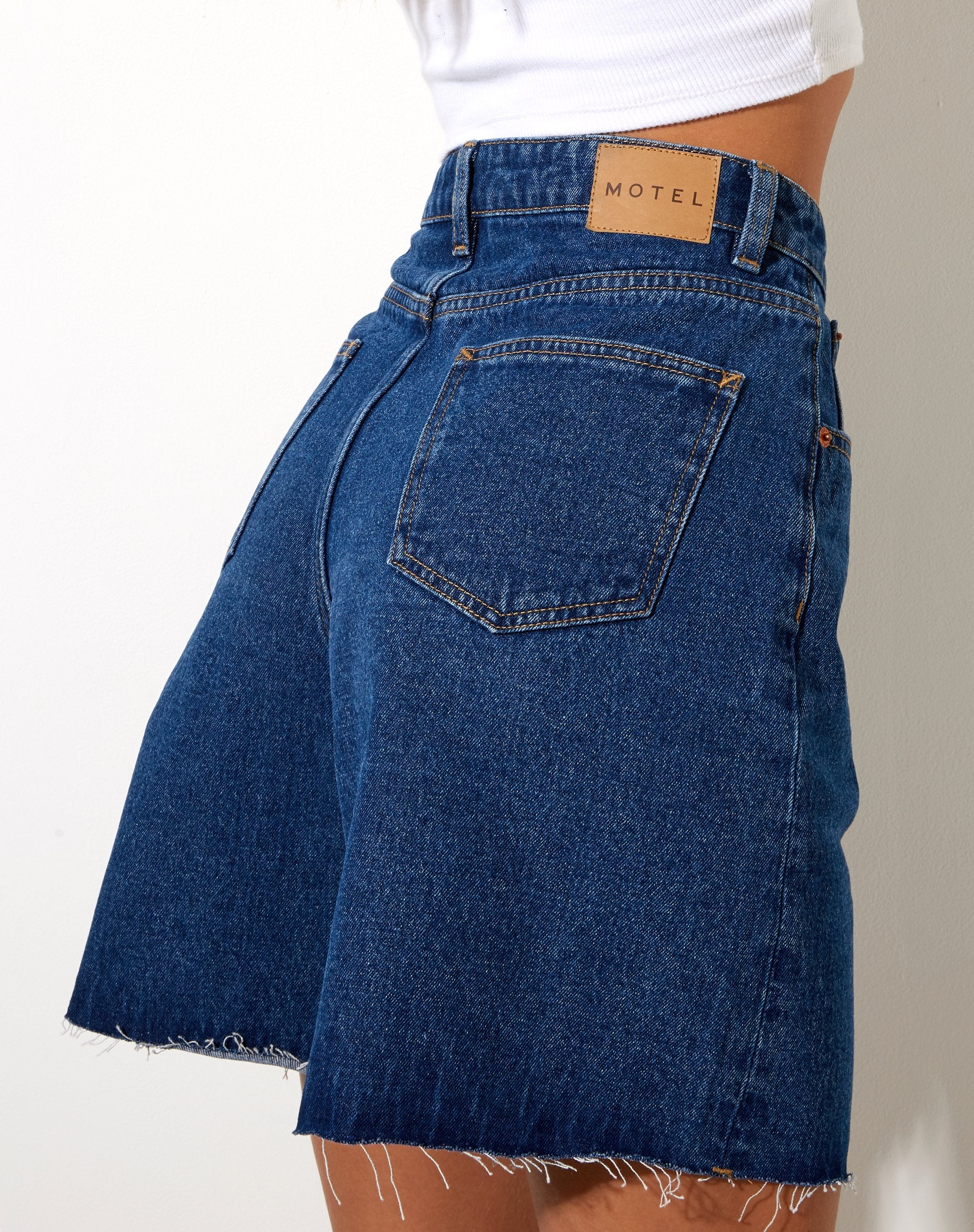 Locker geschnittene Denim-Shorts in klassischem Blau - Image 6