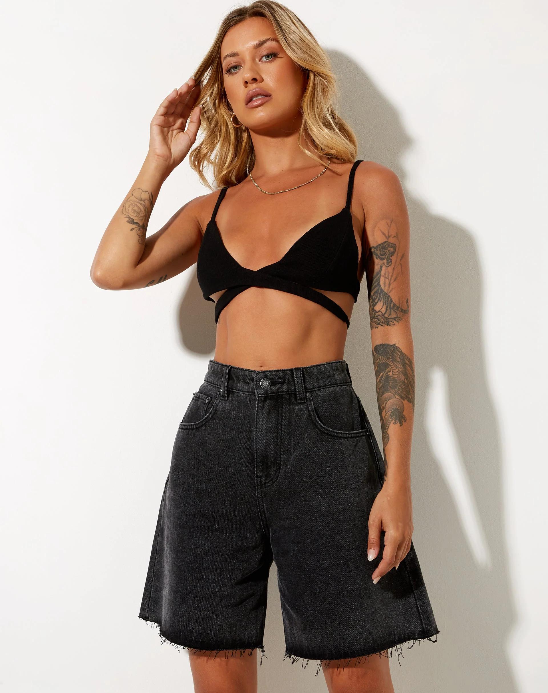 Locker geschnittene Denim-Shorts in schwarzer Waschung - Image 2