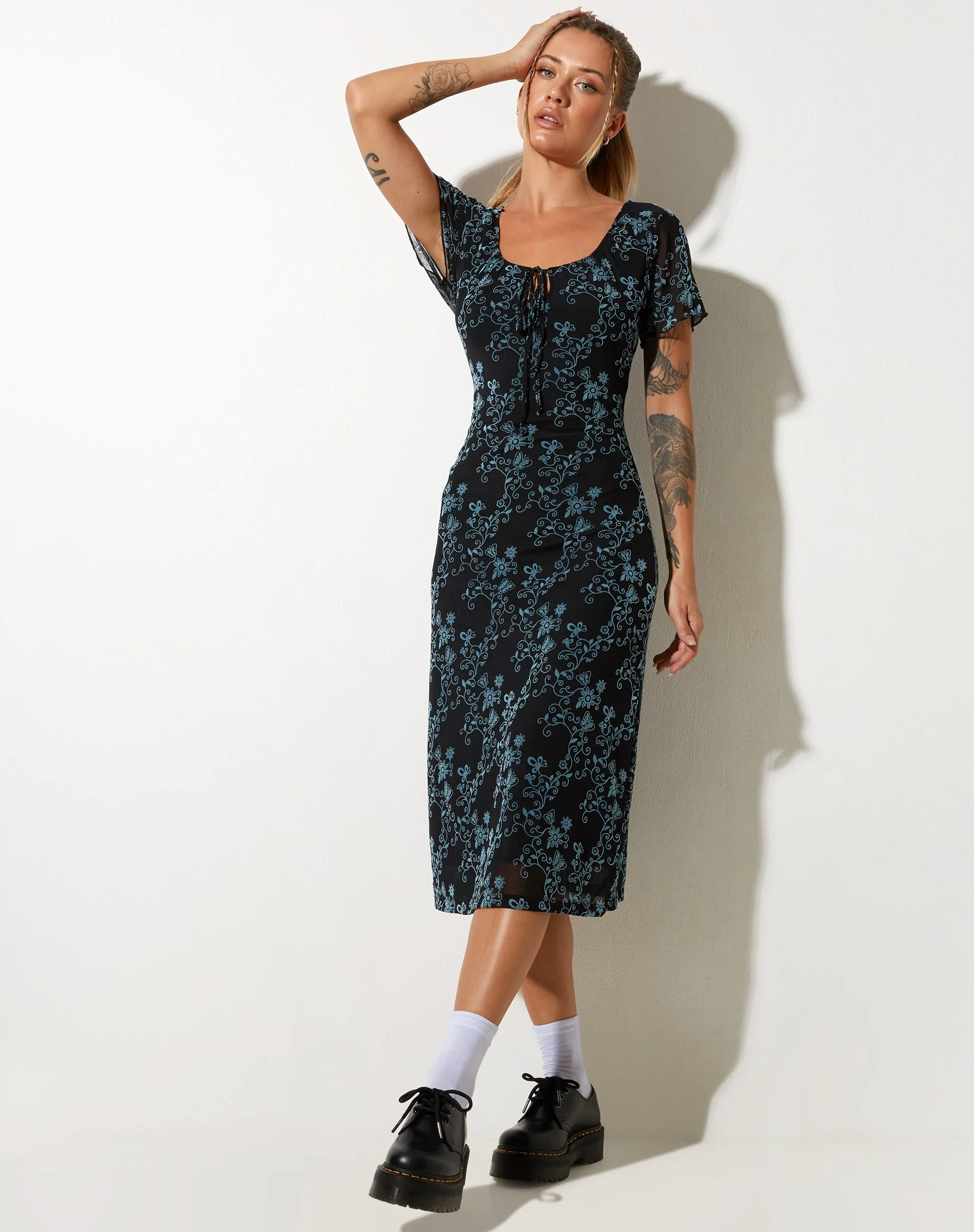 Lorani Midikleid aus Schmetterlingsrankenflock Blau