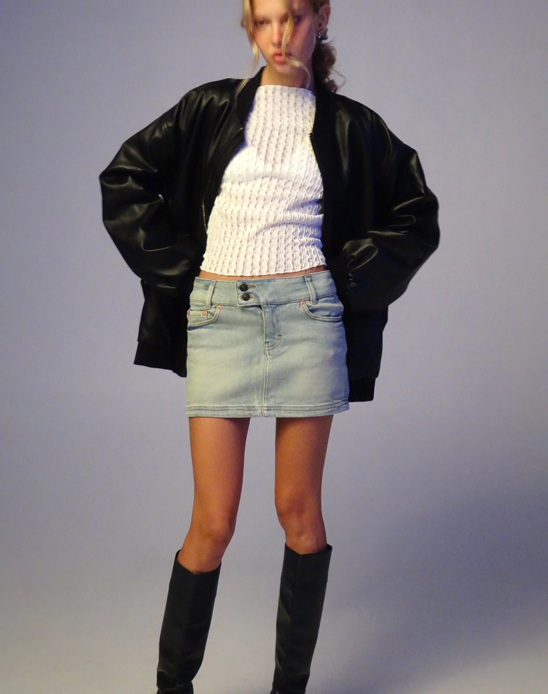 Denim-Minirock mit tiefem Ausschnitt aus Super Bleach - Image 3