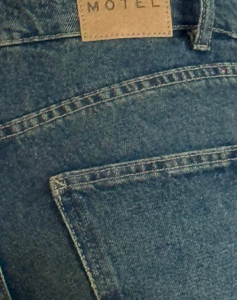 Low Rise Parallel Jeans in Hellblau - Image 6
