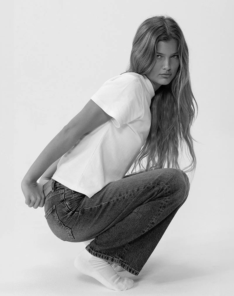 Low Rise Parallel Jeans in Stahlblau - Image 6