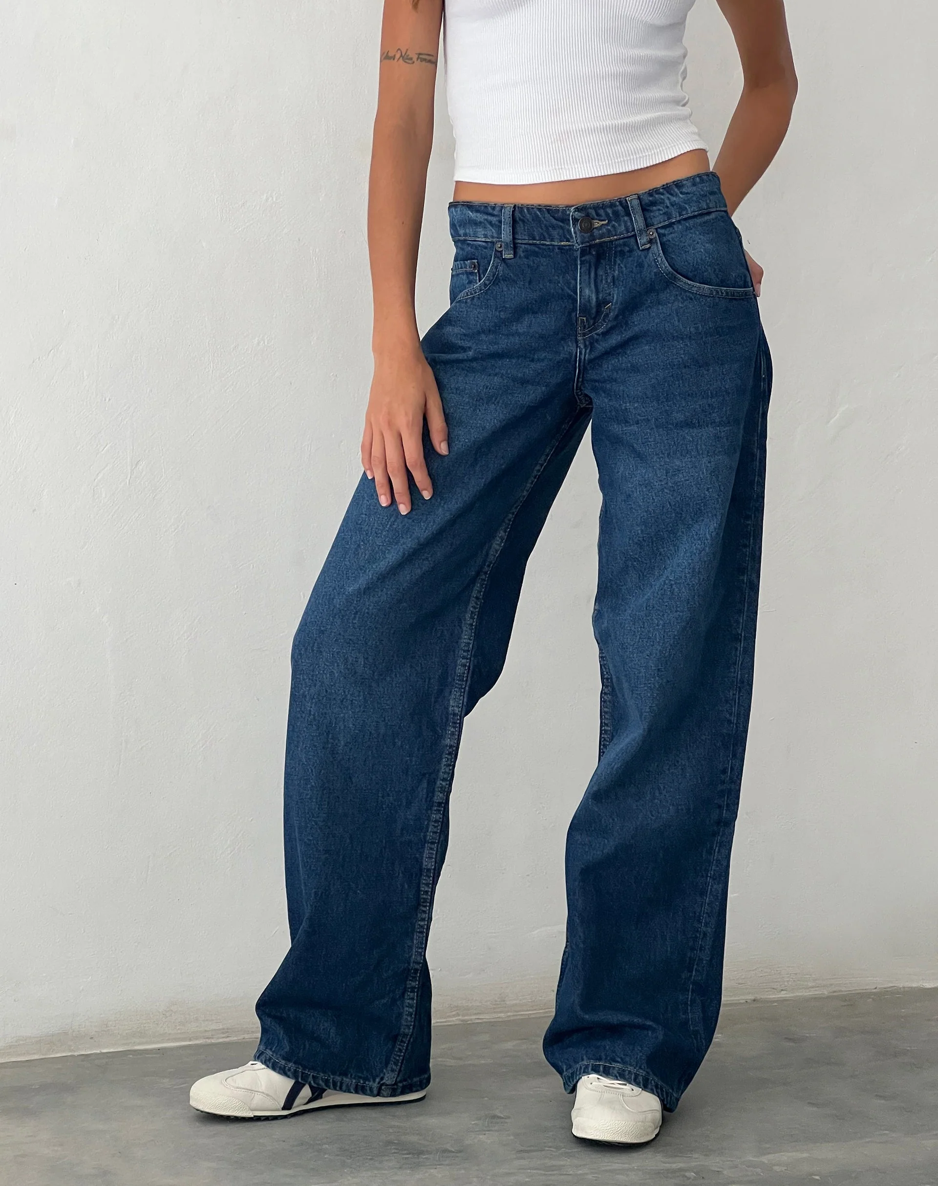 Low Rise Parallel Jeans in Mittelblau Gebraucht - Image 3