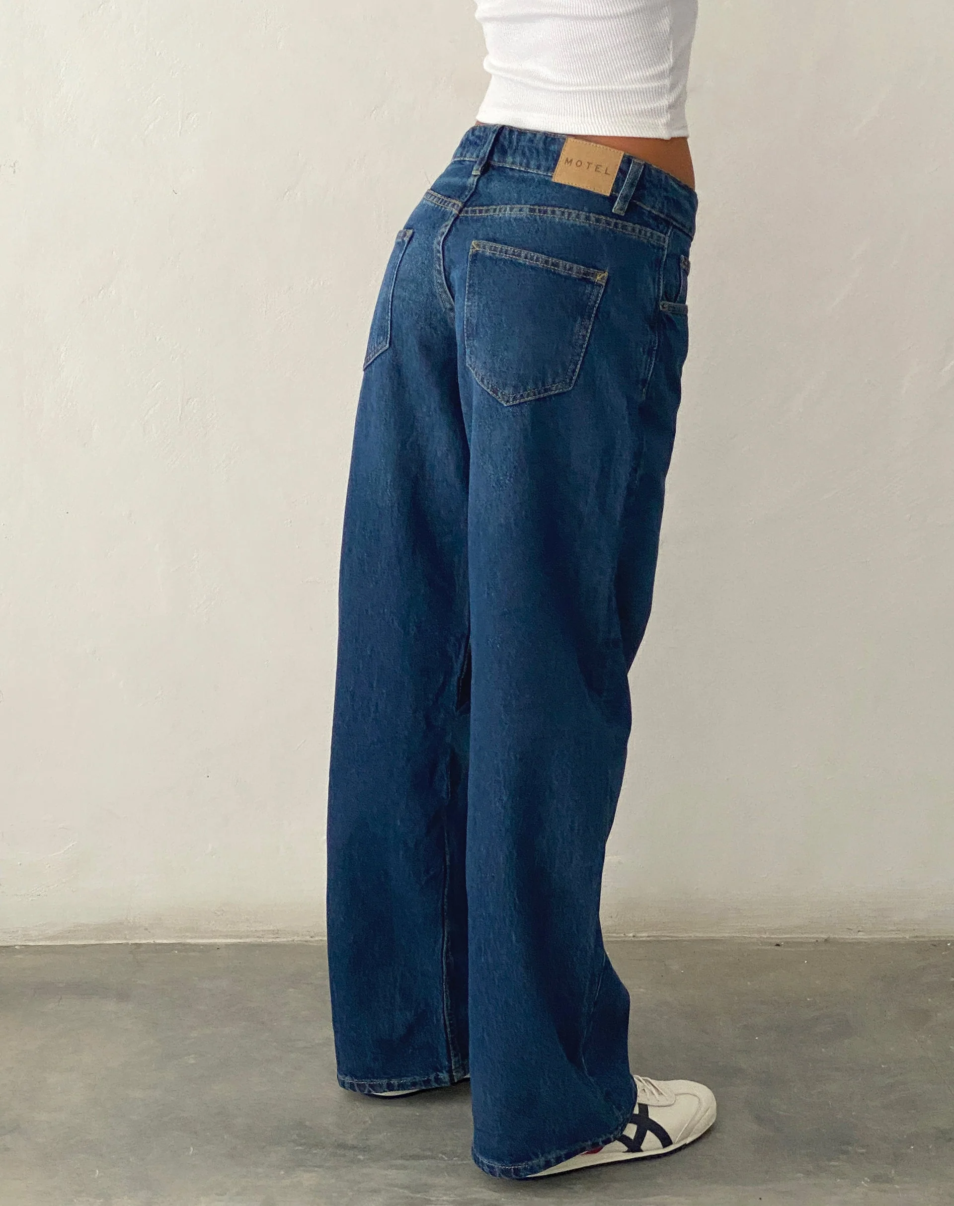 Low Rise Parallel Jeans in Mittelblau Gebraucht - Image 4
