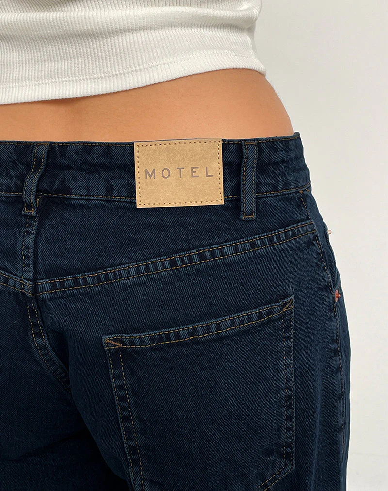 Niedrig geschnittene, geräumige Jeans in Blue Ink - Image 4