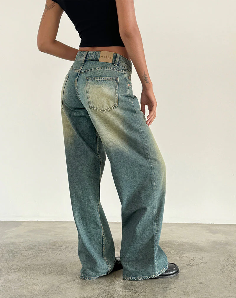 Geräumige extra weite Low Rise Jeans in Mid Used Grün - Image 4
