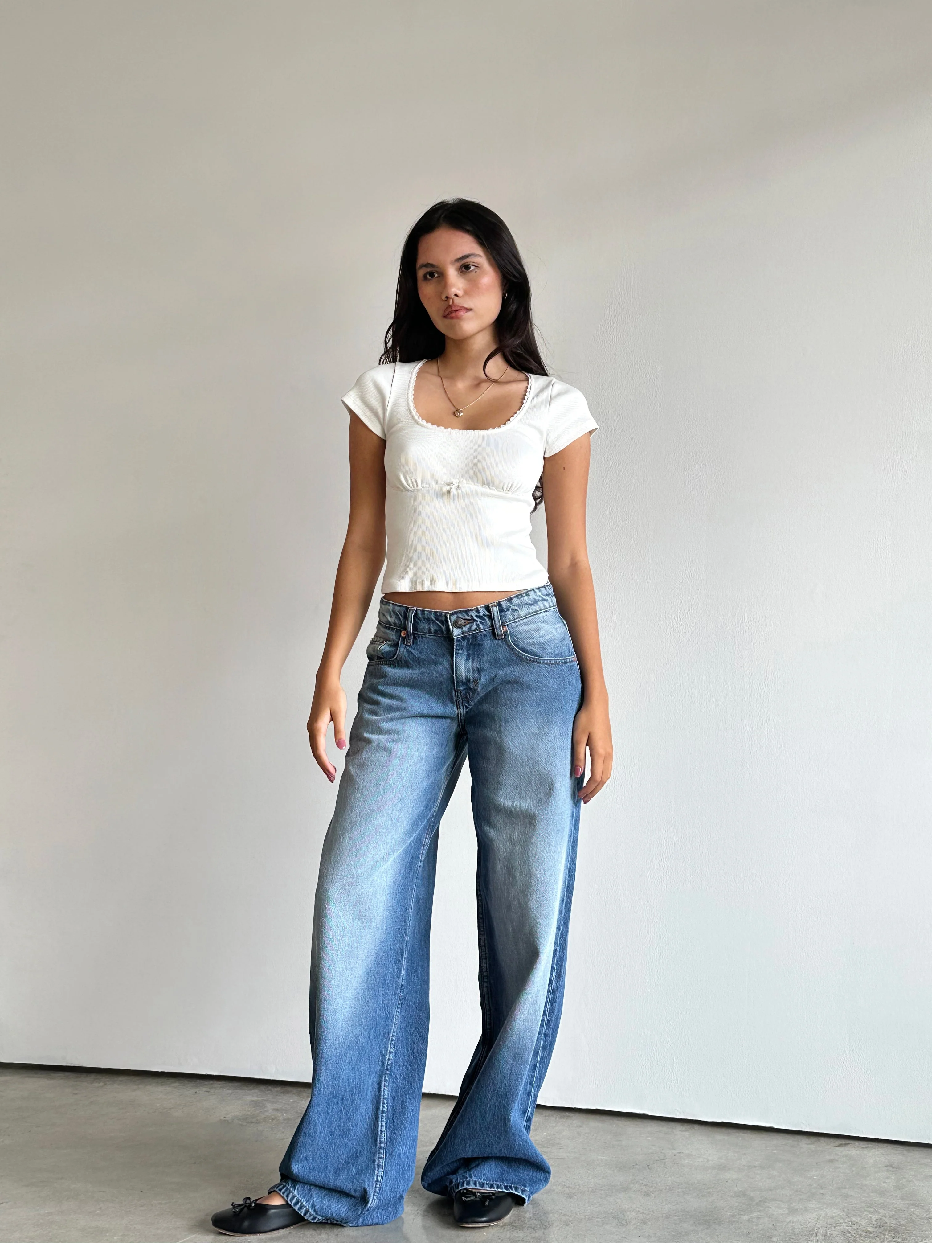 Geräumige extra weite Low Rise Jeans in marineblauer Waschung - Image 4