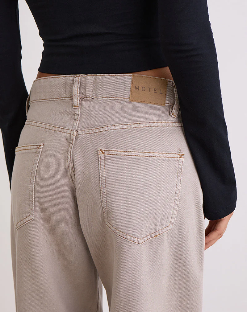 Geräumige Low Rise Jeans in Pebble - Image 4