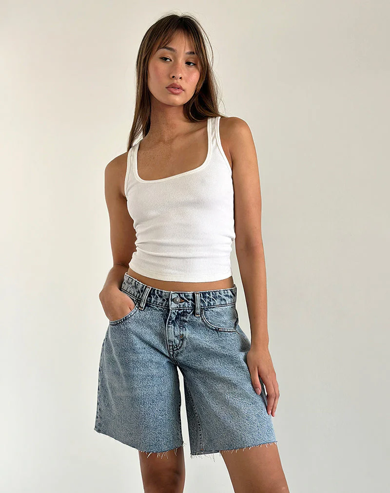 Niedrig geschnittene, geräumige Shorts in Vintage Blue Wash - Image 2