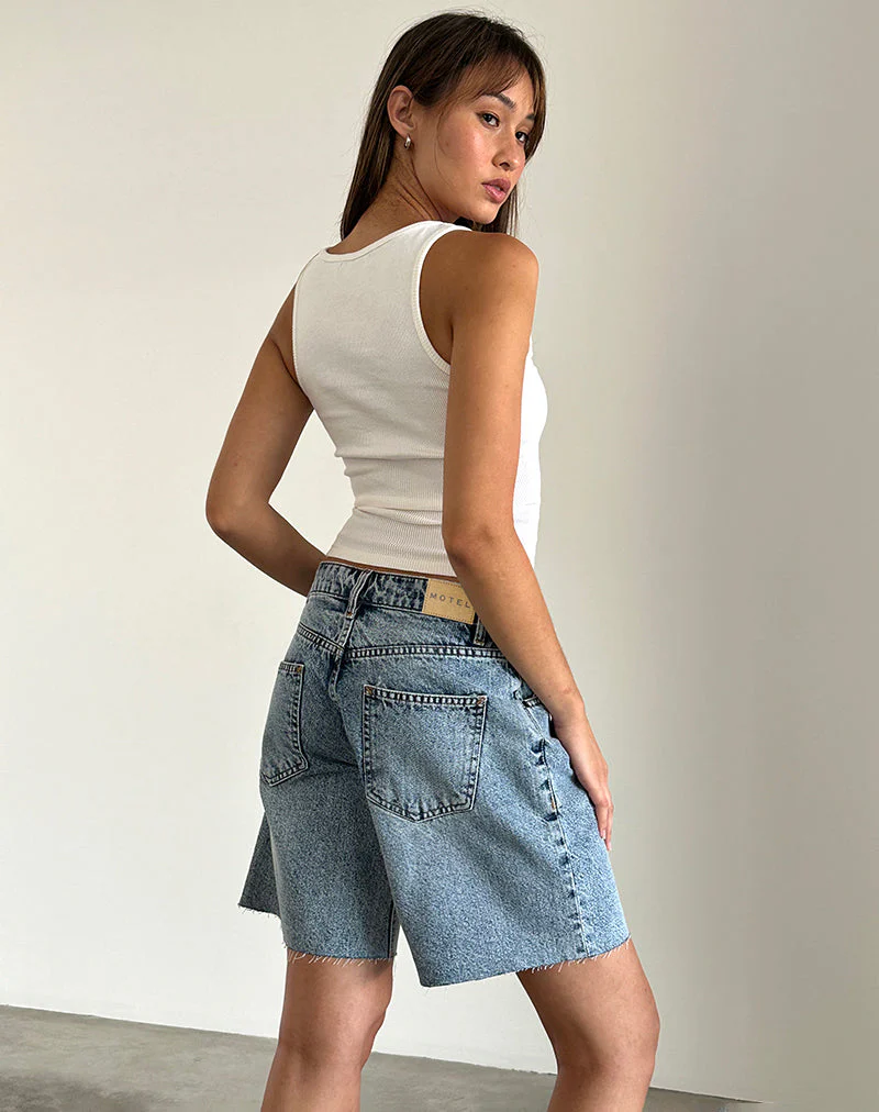 Niedrig geschnittene, geräumige Shorts in Vintage Blue Wash - Image 4