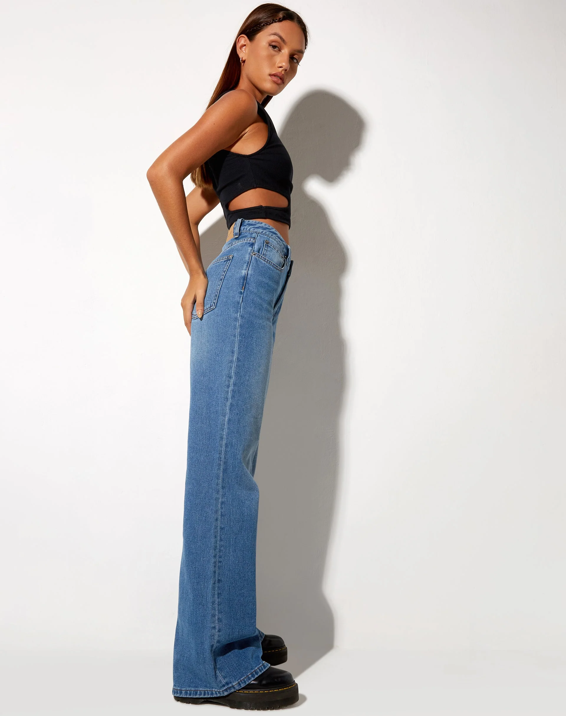 Low Slung Jeans in blauer Waschung - Image 4