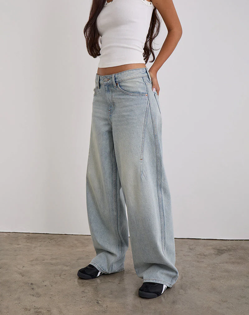 Niedrig geschnittene, geräumige Jeans in Breeze Blue Wash - Image 3