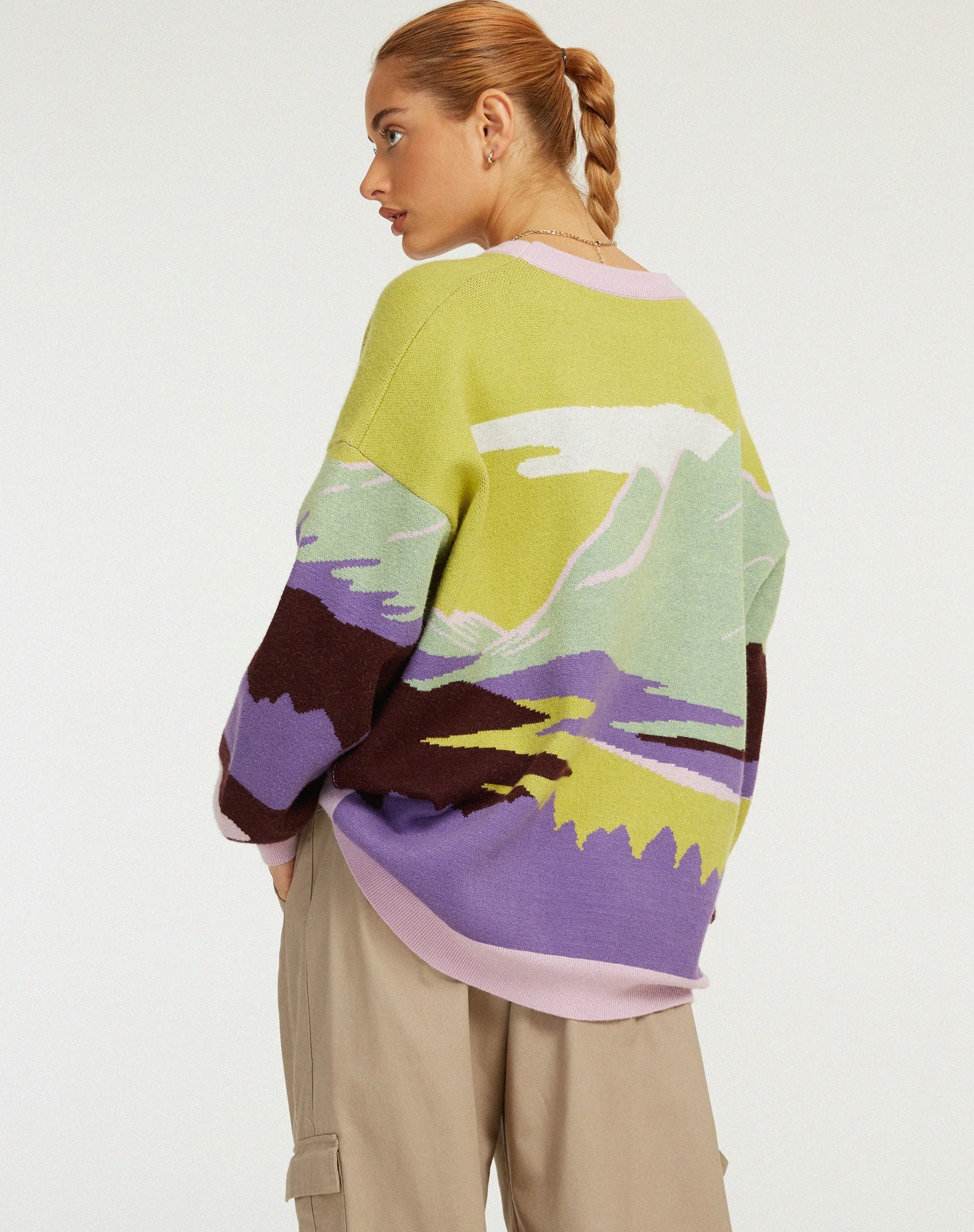 Lulees Pullover in Landschaft - Image 2